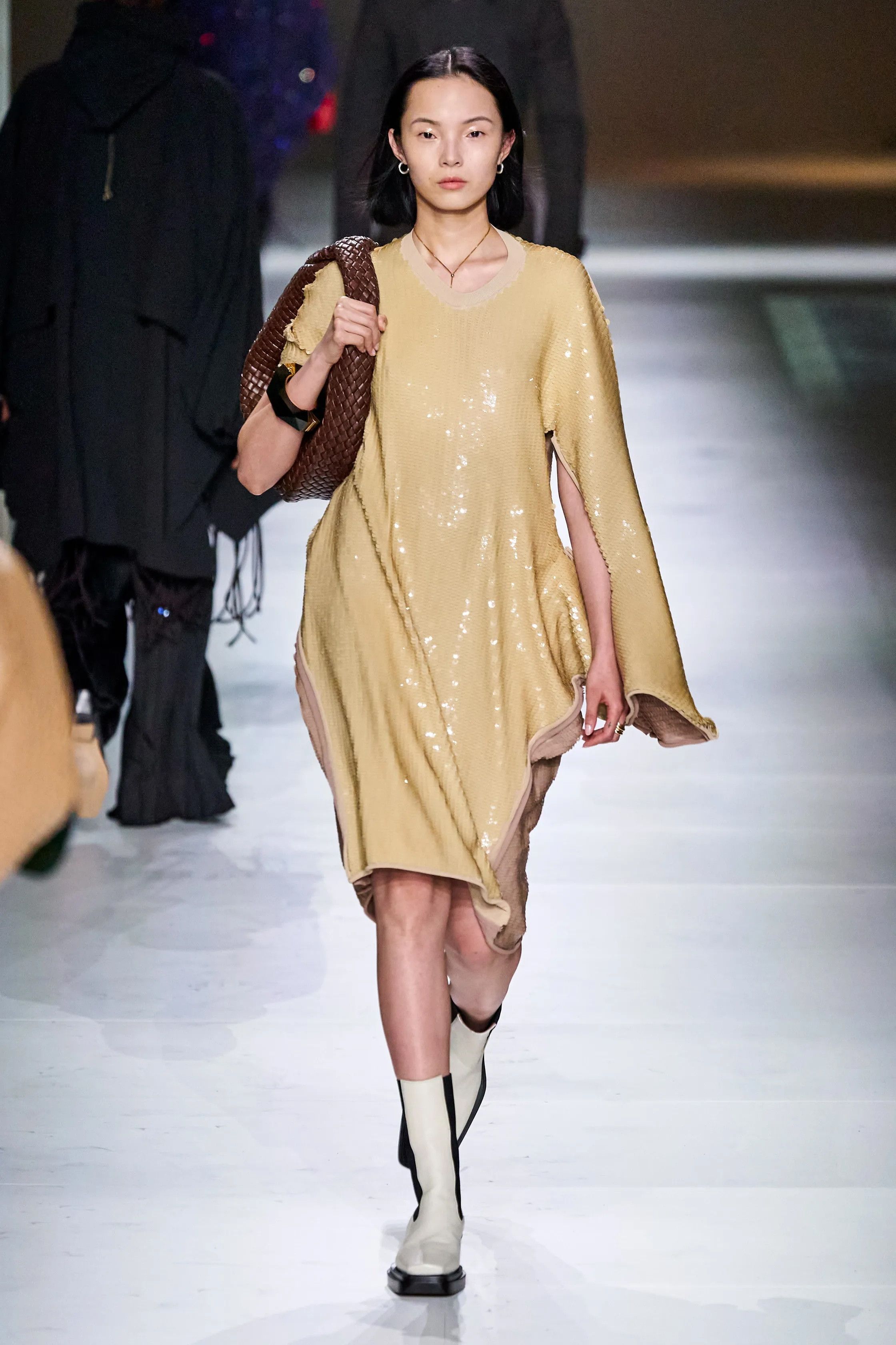 Bottega Veneta Bottega Veneta FW2020 Sequins batwing dress Size XS / US 0-2 / IT 36-38 - 2 Thumbnail