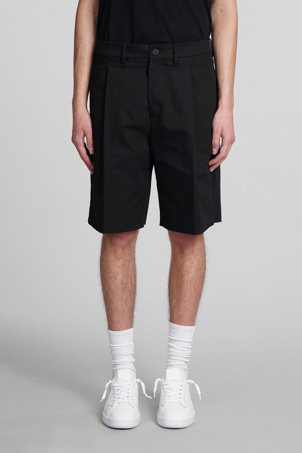 o1y0125 Short in Black