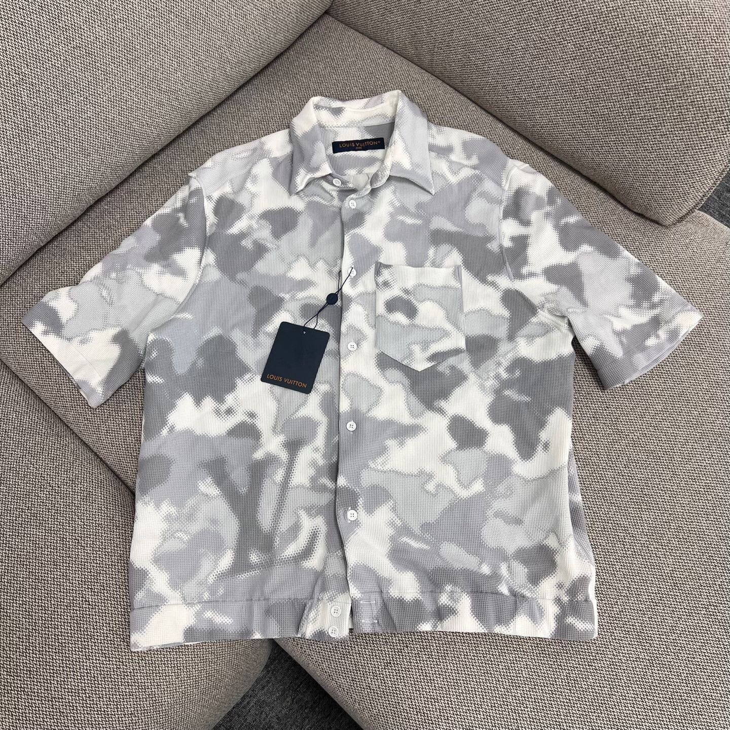 Louis Vuitton Louis Vuitton Camo Silver Shirt xl Men Size US XL / EU 56 / 4 - 1 Thumbnail