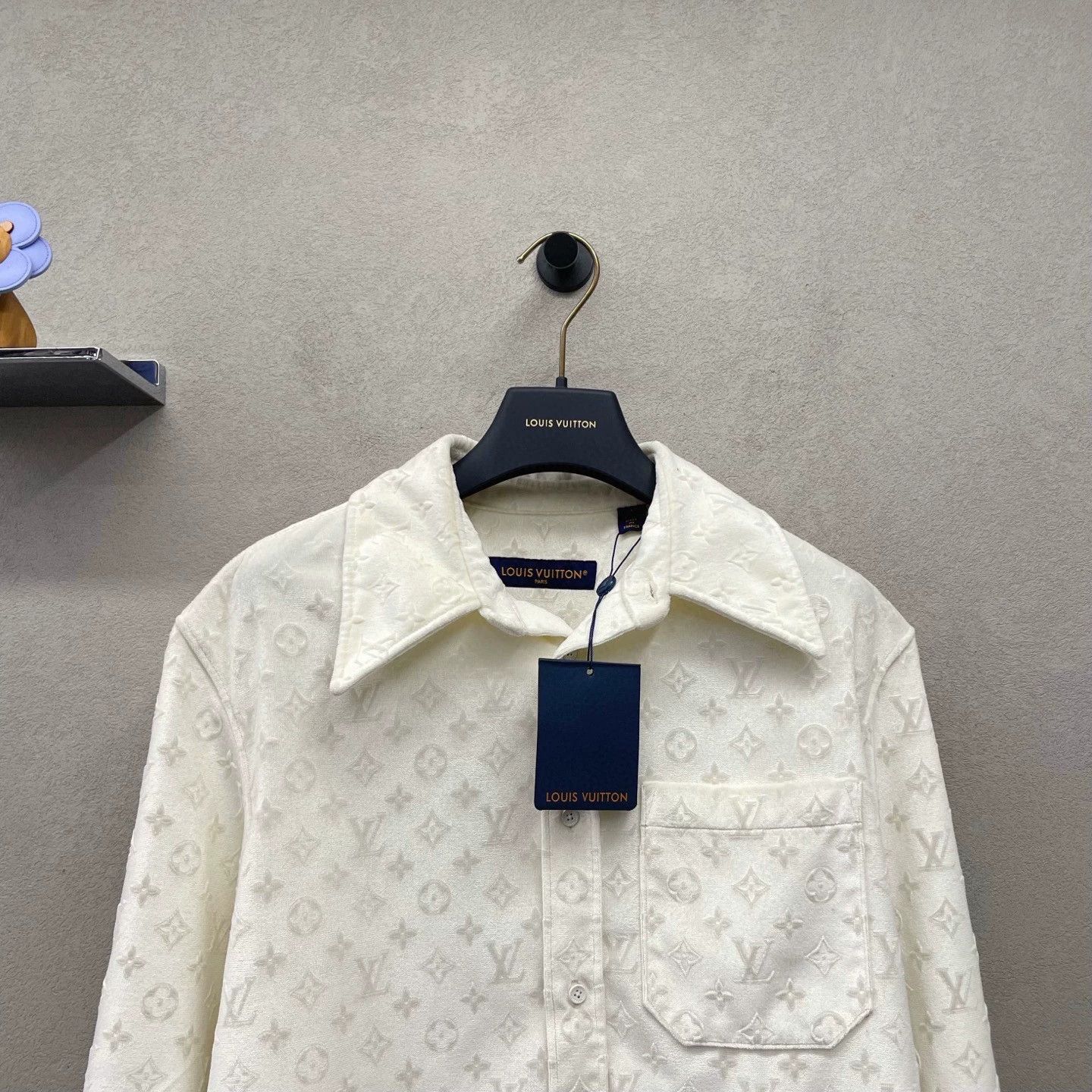 Louis Vuitton stylish white logo shirt in size large Size US L / EU 52-54 / 3 - 4 Thumbnail