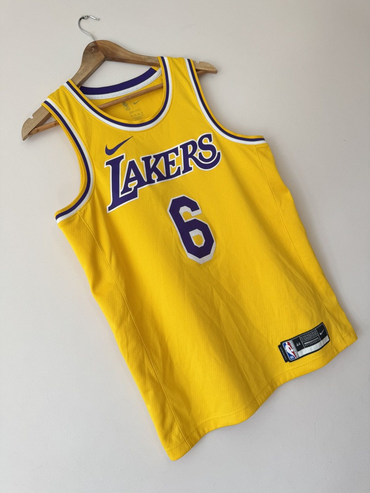 Nike James #6 Los Angeles Lakers Basketball Jersey NBA Shirt Kit Size US M / EU 48-50 / 2 - 6 Thumbnail