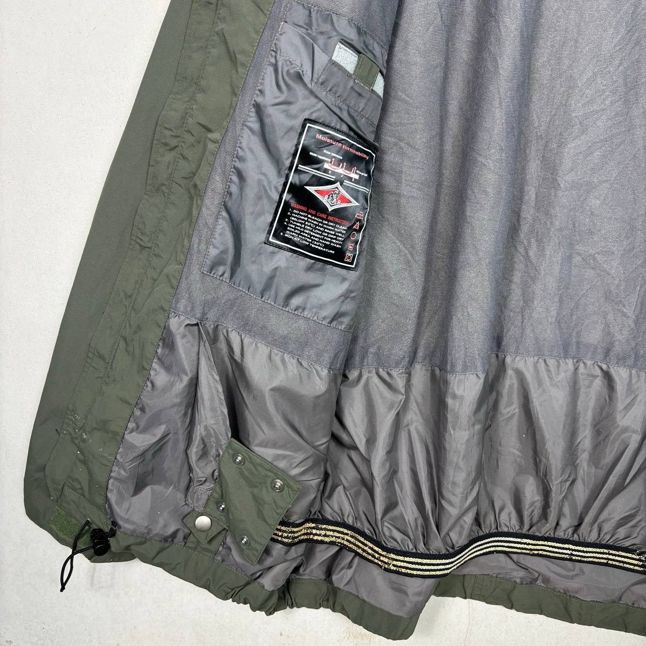 Japanese Brand Vintage Bear Light Jacket Army Green Size US L / EU 52-54 / 3 - 7 Thumbnail