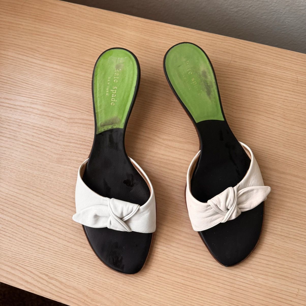 Kate Spade 90s kate spade white bowed kitten heels!! Size US 8.5 / IT 38.5 - 1 Thumbnail