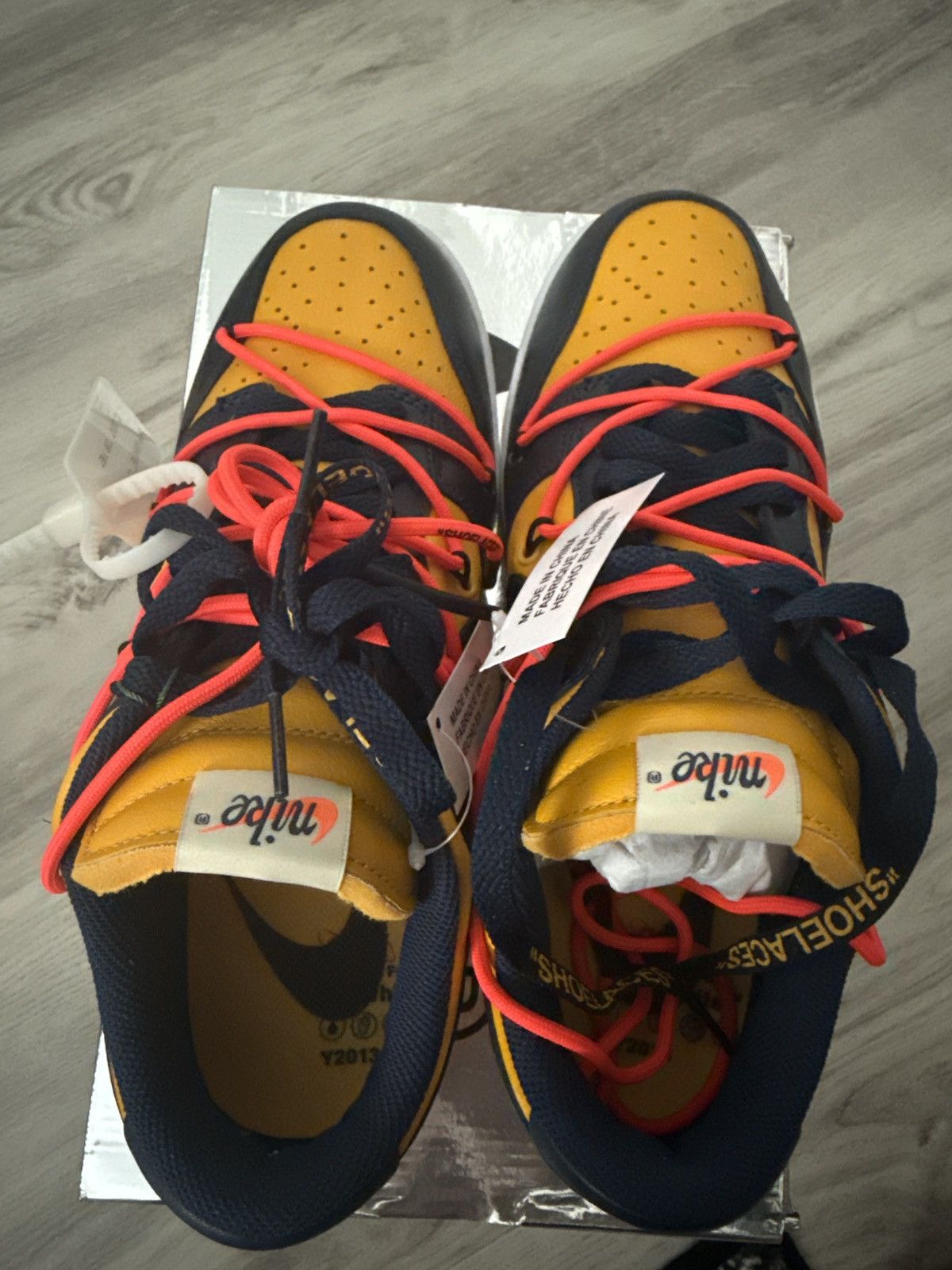 Nike × Off-White Nike X Offwhite Dunk Low University Gold Size US 8.5 / EU 41-42 - 3 Thumbnail
