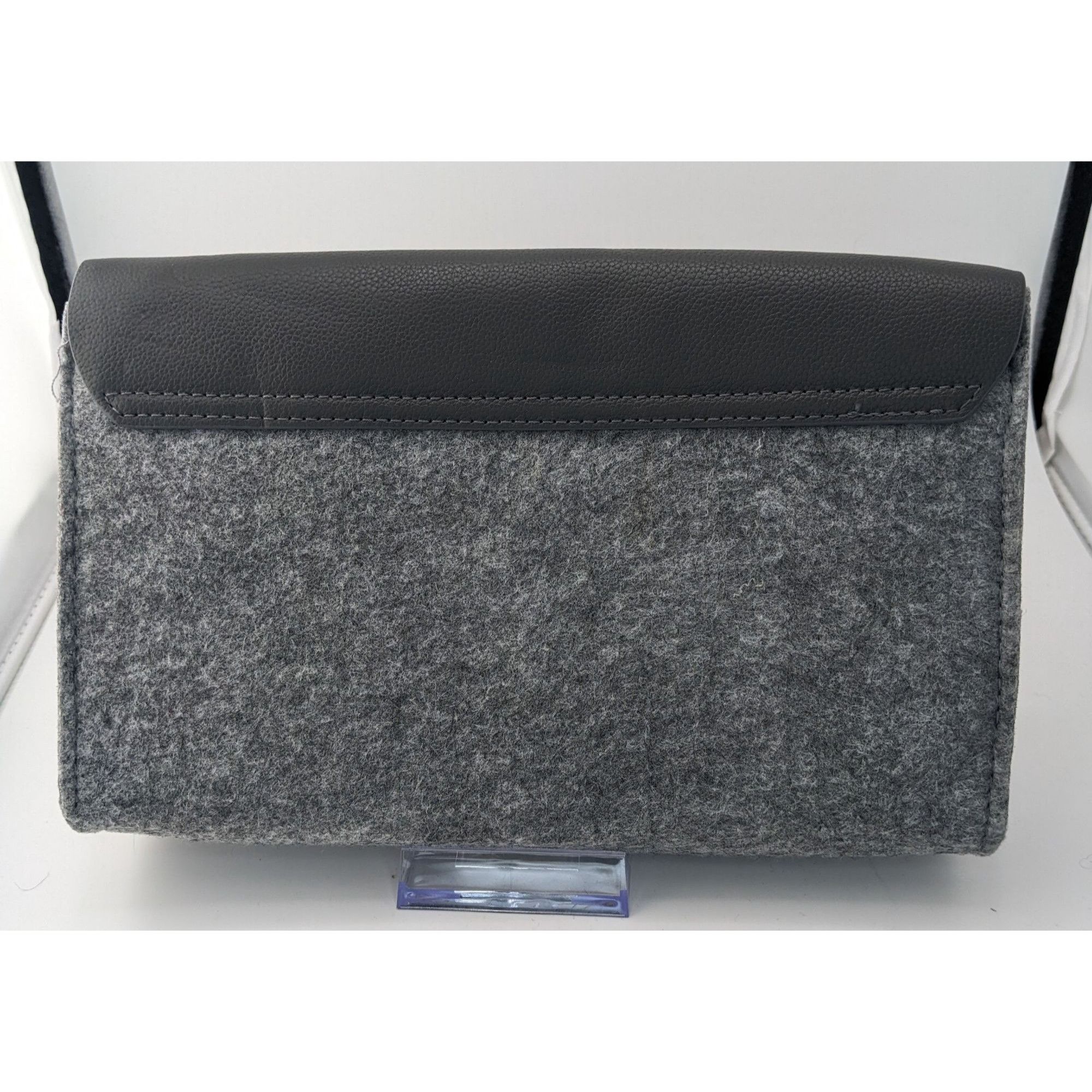 Other La Prairie Switzerland Grey Faux Leather & Felt Clutch Size ONE SIZE - 6 Thumbnail