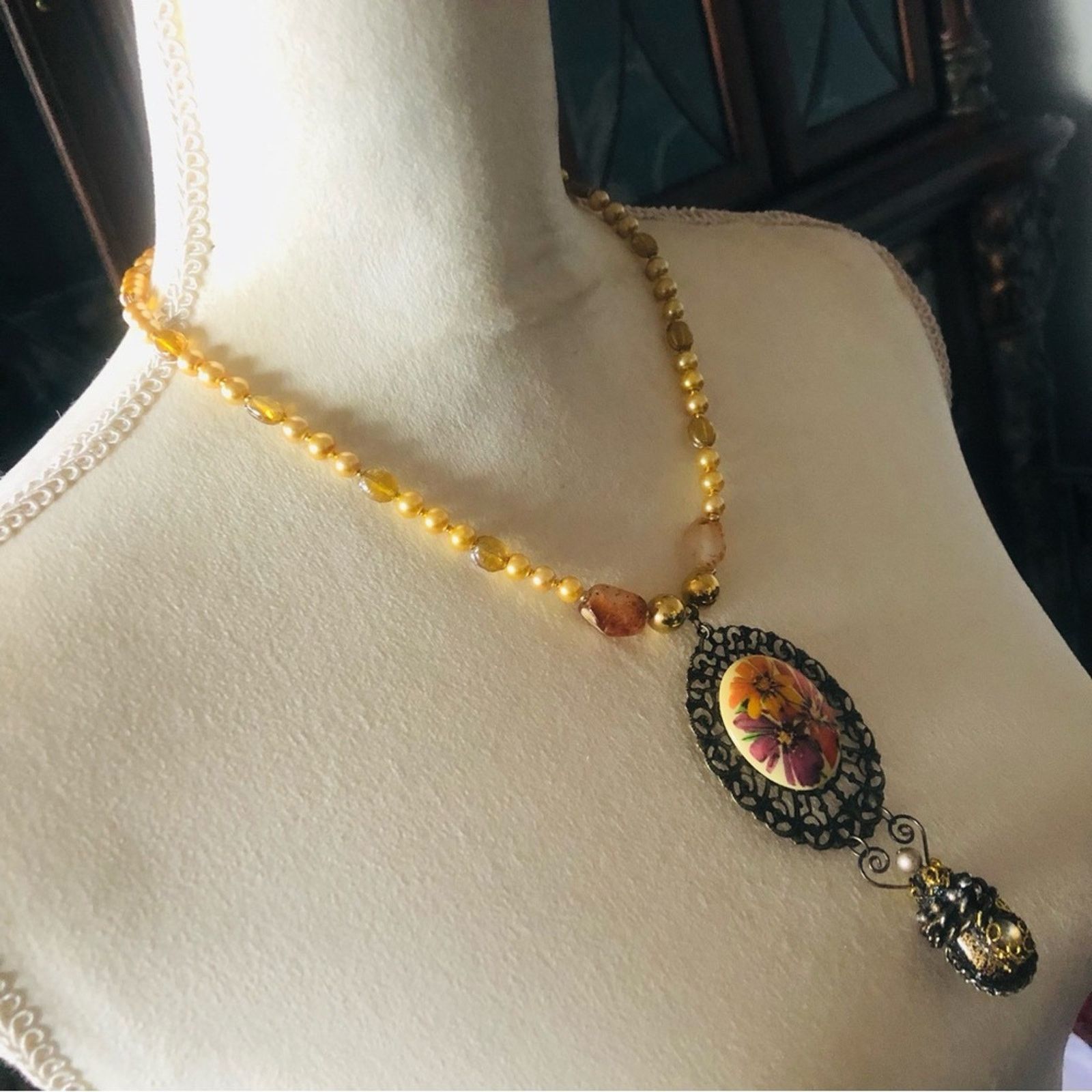 Handmade Handcrafted repurpose floral cameo brass Pearl necklace Size ONE SIZE - 3 Thumbnail