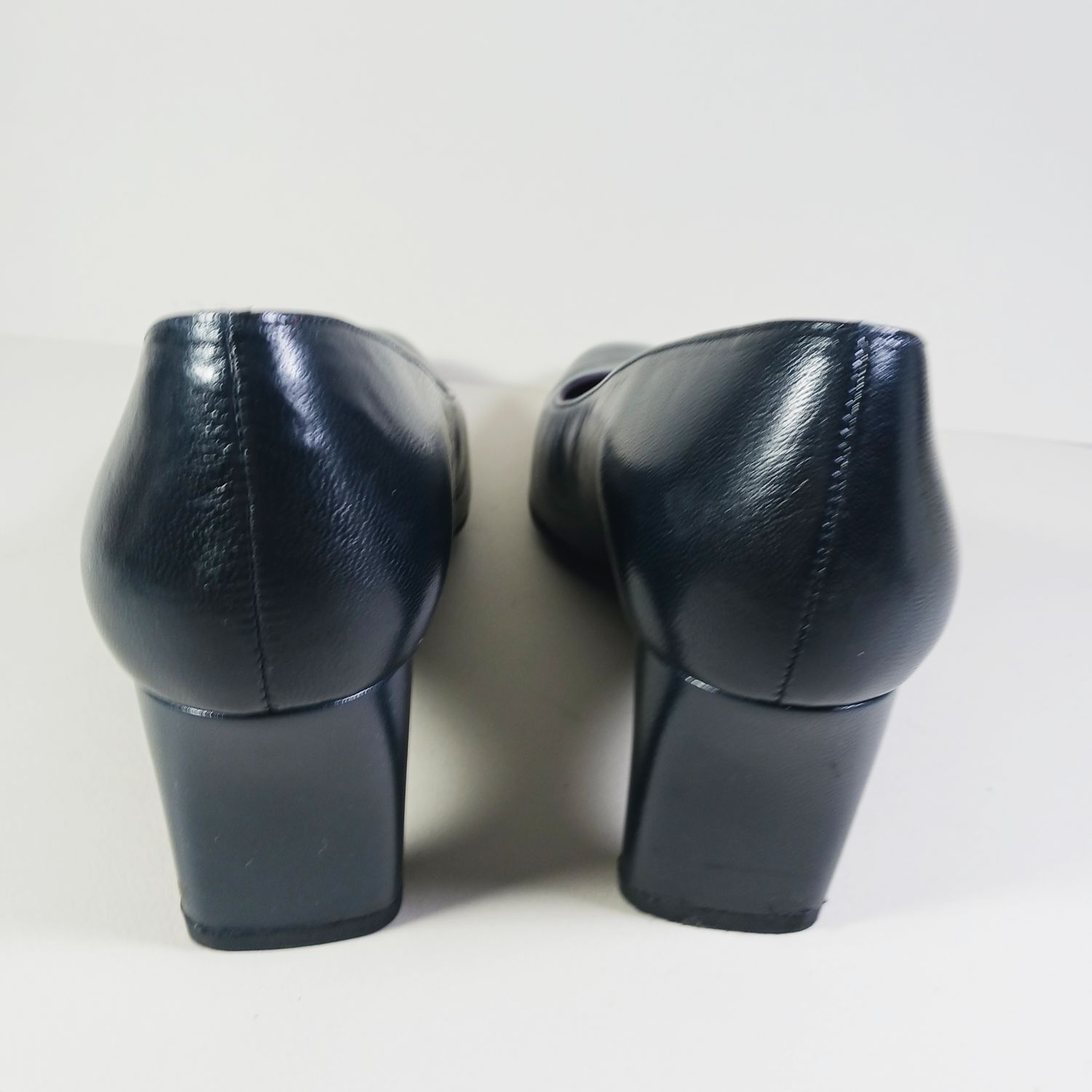 Charles Jourdan × Vintage Charles Jourdan Blue Leather Size 7 1/2 B Classic Pumps Size US 7.5 / IT 37.5 - 5 Thumbnail