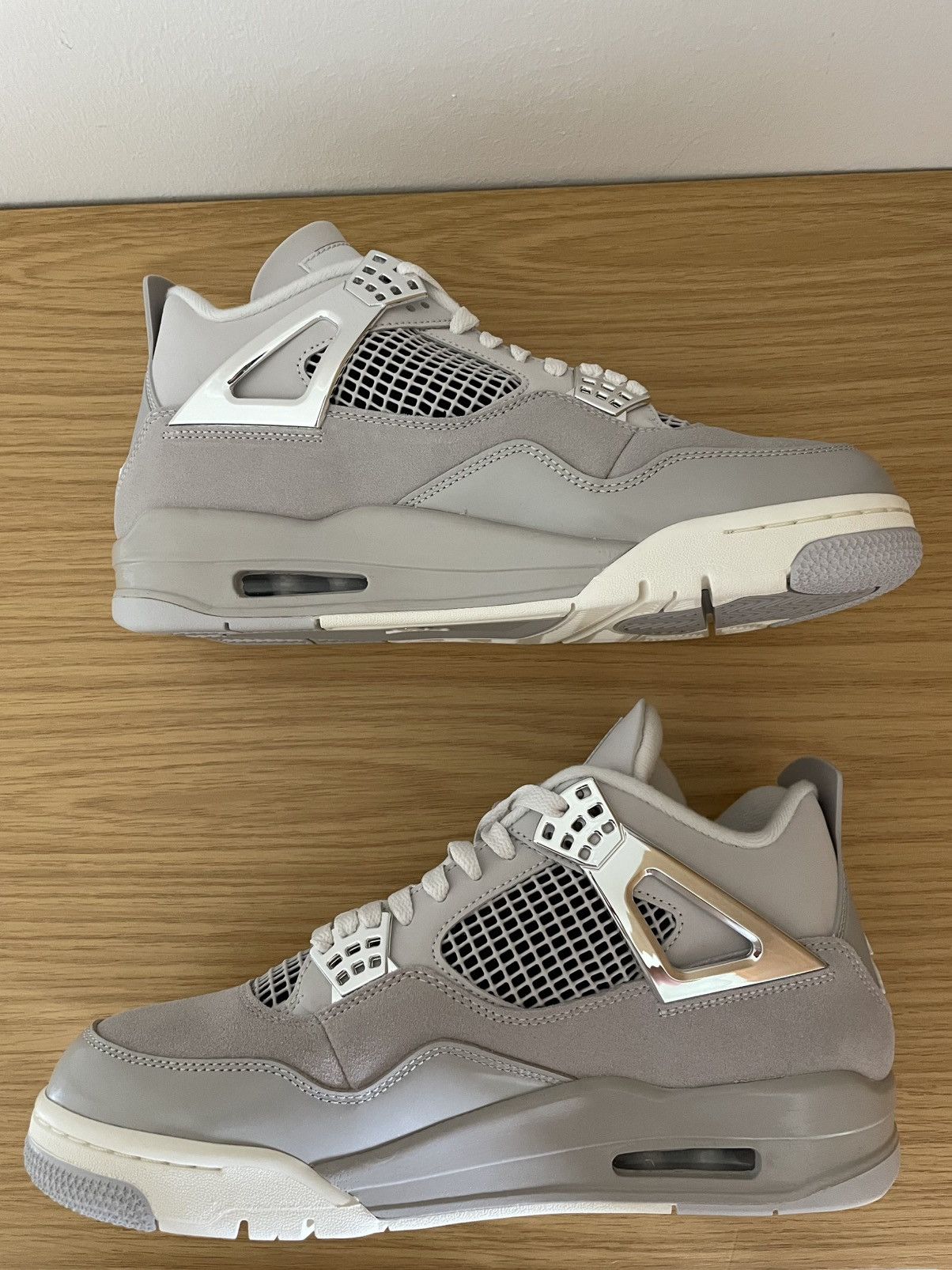 Jordan Brand Jordan 4 Retro Frozen Moments Size US 9 / EU 42 - 2 Thumbnail
