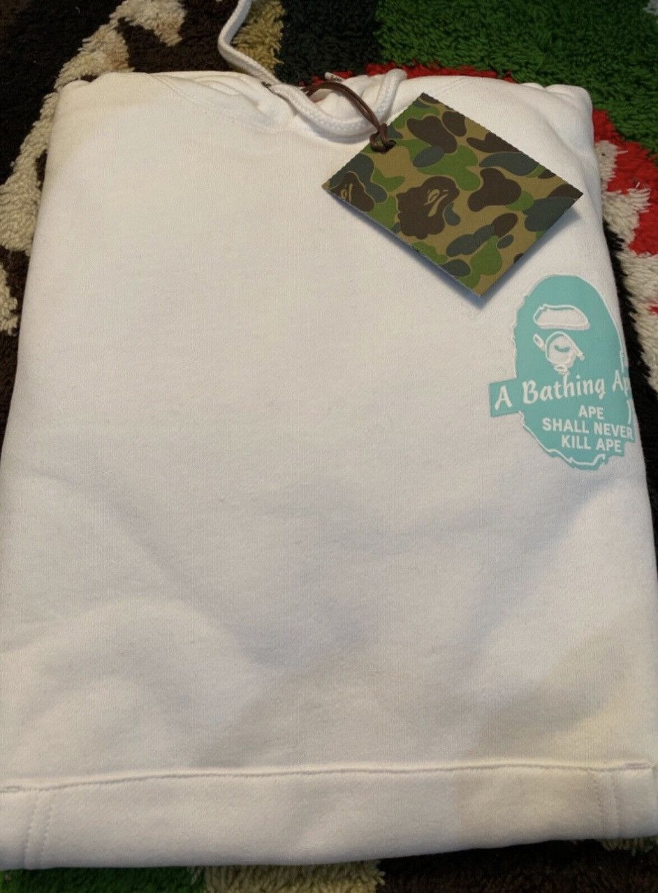 Bape A Bathing Ape White Hoodie SIZE M Size US M / EU 48-50 / 2 - 2 Thumbnail