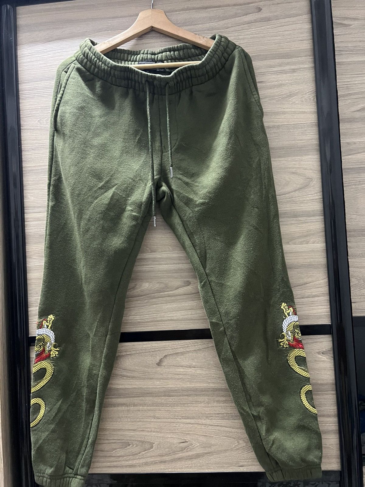 Forever 21 Forever 21 jogger pants embroidery dragon🐉 Size US 32 / EU 48 - 1 Thumbnail