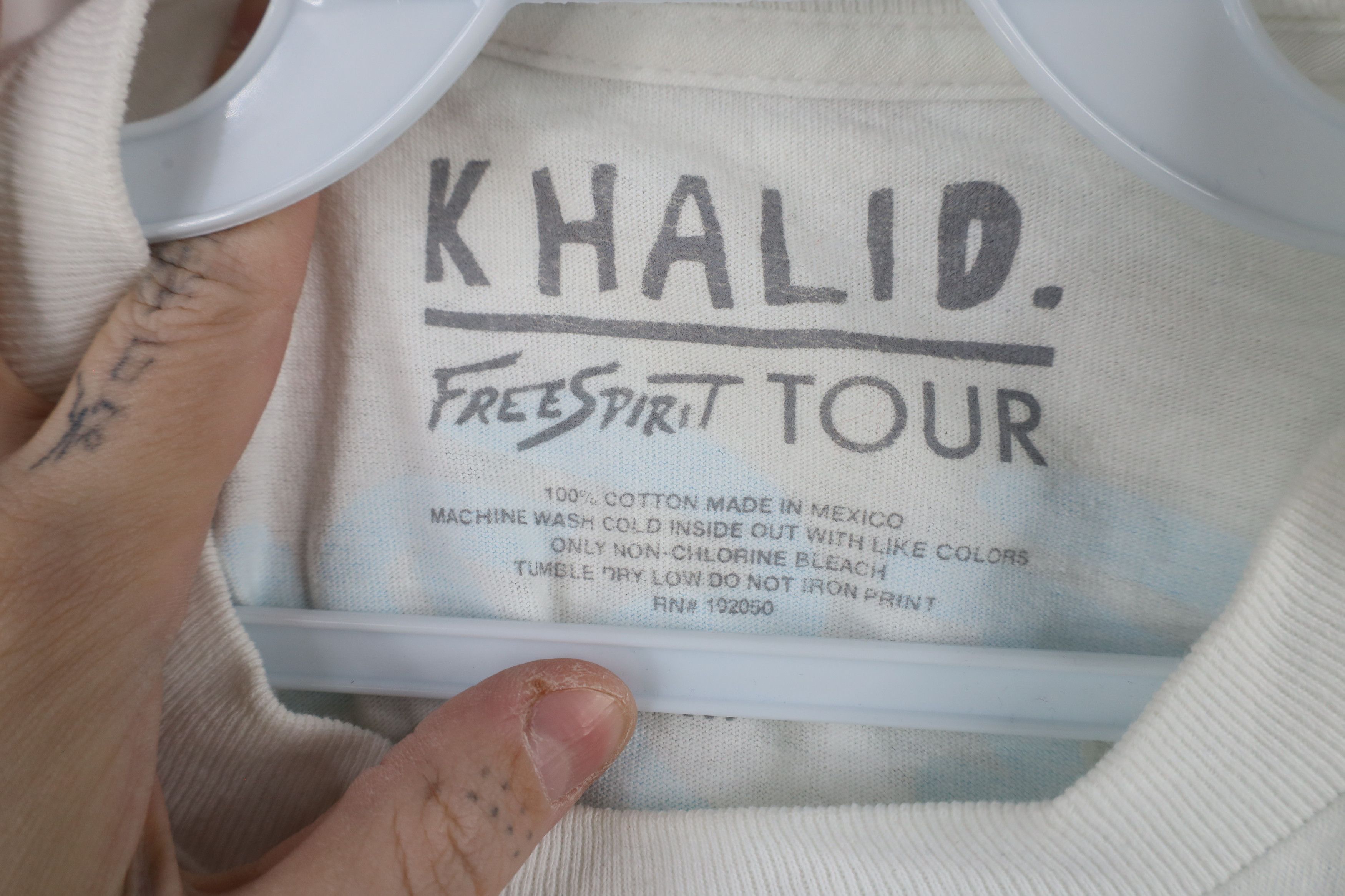 Vintage Y2K Spell Out Free Spirit Tour DJ Khalid Band T-Shirt White Size US M / EU 48-50 / 2 - 6 Thumbnail