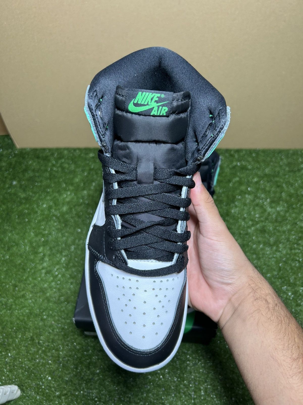 Jordan Brand Jordan 1 Lucky Green Size US 8 / EU 41 - 7 Thumbnail