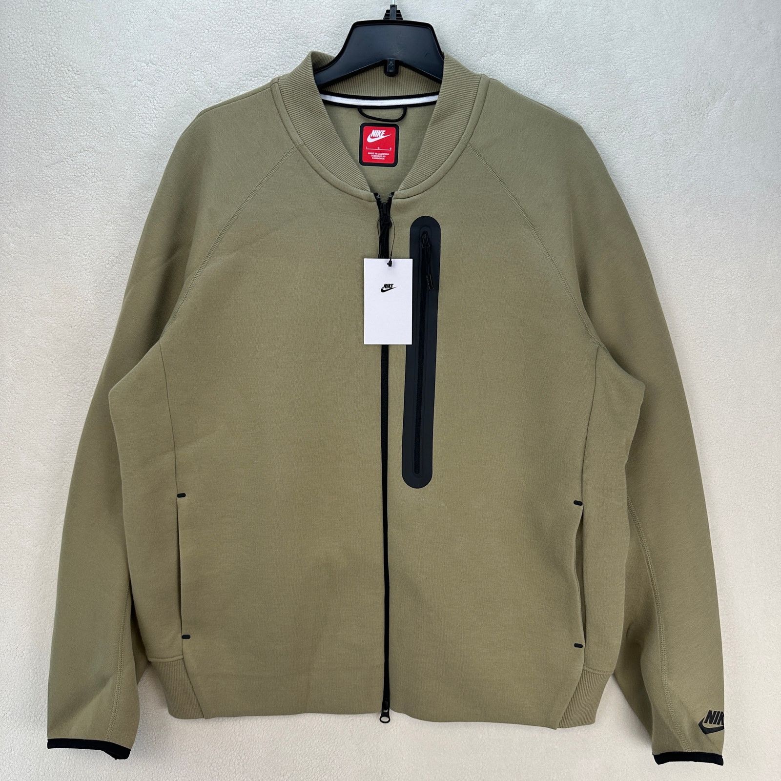 Nike NIKE MEN'S LARGE SPORTSWEAR TECH FLEECE BOMBER JACKET OLIVE Size US L / EU 52-54 / 3 - 1 Thumbnail