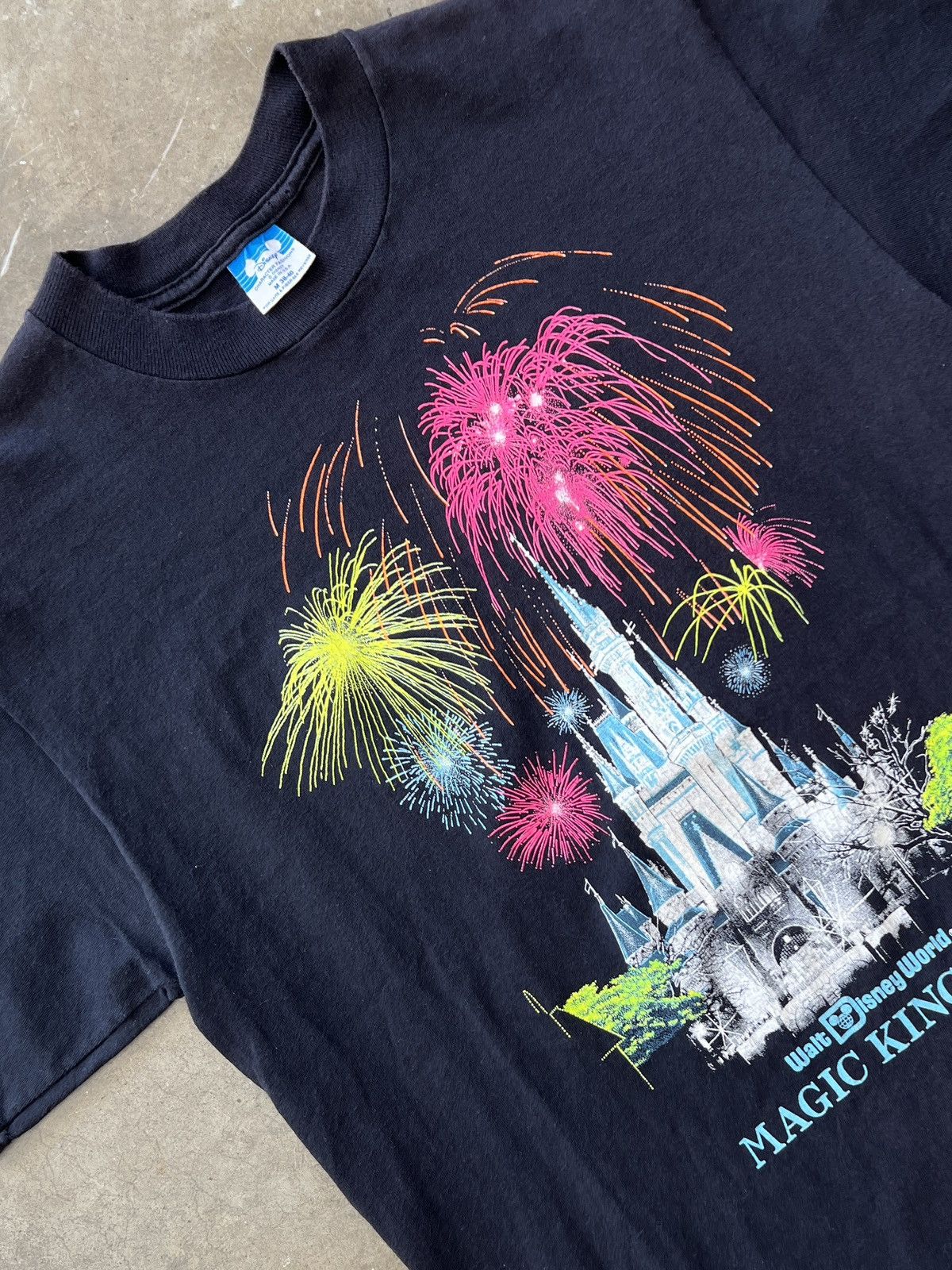Disney × Vintage Vintage 90s Walt Disney World Magic Kingdom Tee Medium Size US M / EU 48-50 / 2 - 1 Thumbnail