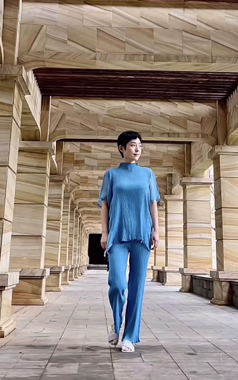 Issey Miyake Issey Miyake size:one size Blue crepe short-sleeved shirt Size S / US 4 / IT 40 - 1 Thumbnail