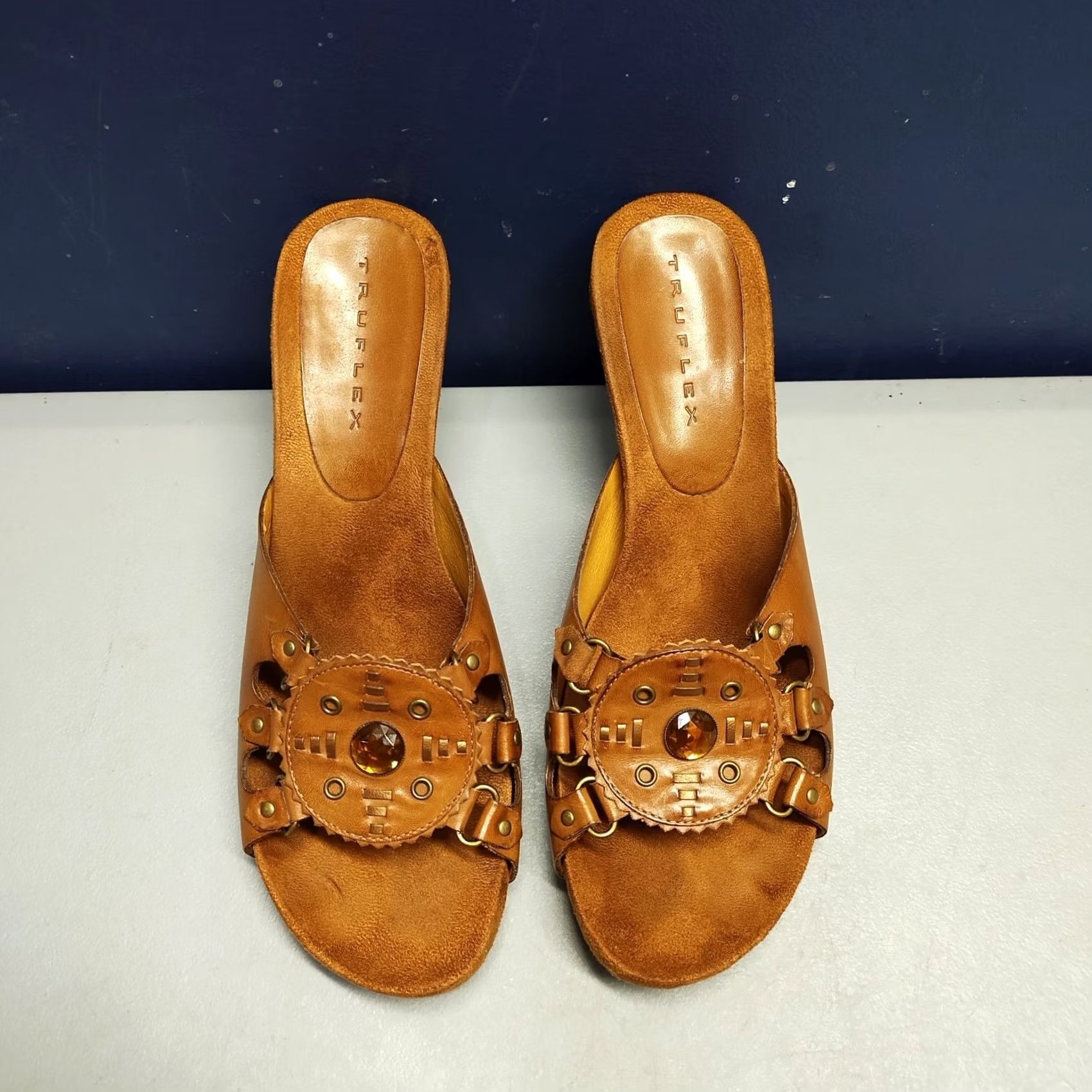 Camel Truflex Wedge Sandal Womens 9.5M Brown Leather GF-Fred Tuscan Camel Bronze EUC Size US 10 / IT 40 - 2 Thumbnail