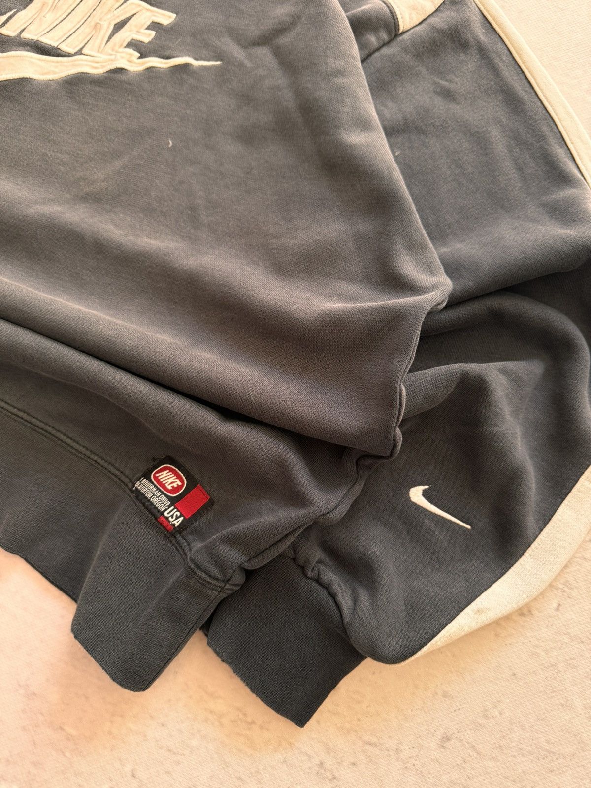 Nike × Vintage NIKE VINTAGE CENTER LOGO OVERSIZE BOXY SWEATSHIRT Size US L / EU 52-54 / 3 - 3 Thumbnail