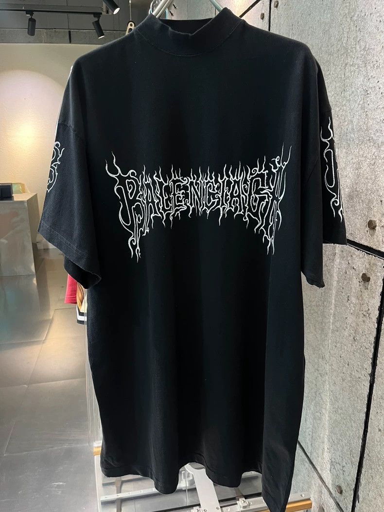 Balenciaga Balenciaga Black damaged printed short sleeves Size US S / EU 44-46 / 1 - 1 Thumbnail