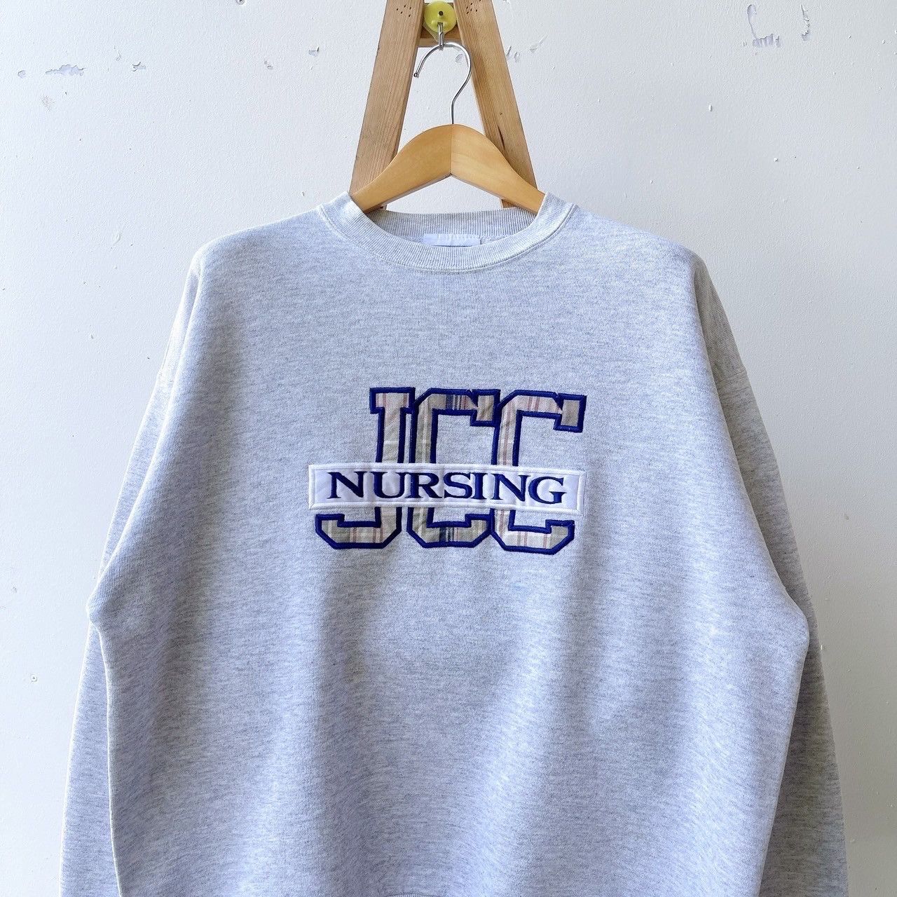 Vintage 90s JCC Nursing crewneck sweatshirt/ XL Size US XL / EU 56 / 4 - 3 Thumbnail