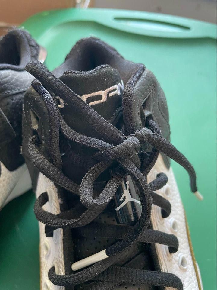 Designer 5.5Y Air Jordans B’ Loyal Size US 5.5 / EU 38 - 3 Thumbnail