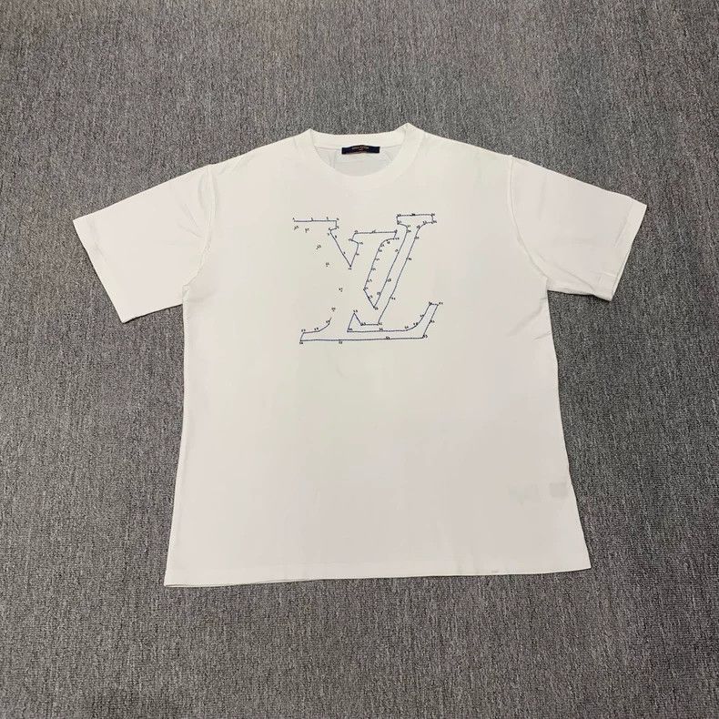 Louis Vuitton LOUIS VUITTON White Lianliankan embroidered short sleeves Size US XL / EU 56 / 4 - 1 Thumbnail