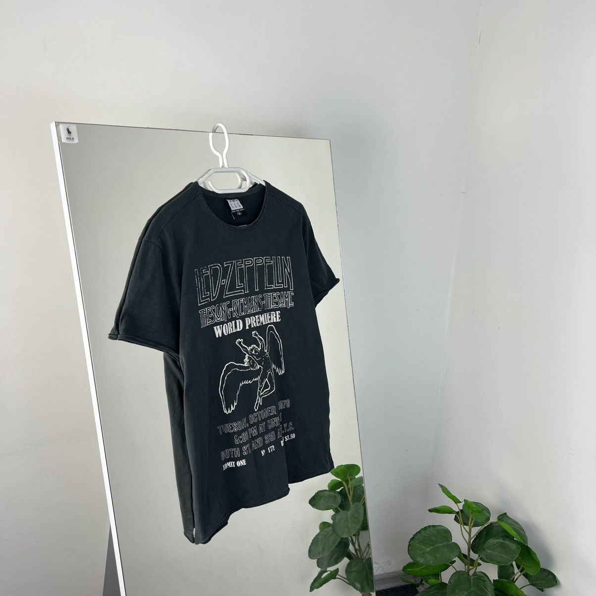 Band Tees Vintage Y2K Led Zeppelin Big Logo Rock Band T-Shirt Size US M / EU 48-50 / 2 - 1 Thumbnail