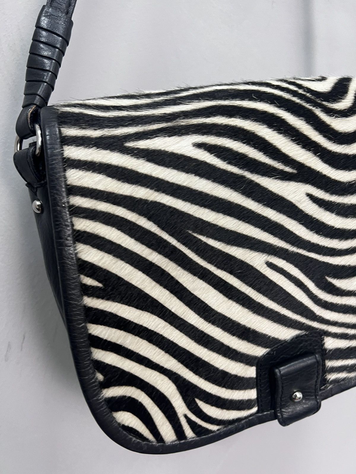 If Six Was Nine VINTAGE ARCHIVE LEATHER METAL KAMRII STYLE MESSENGER BAG Size ONE SIZE - 15 Thumbnail