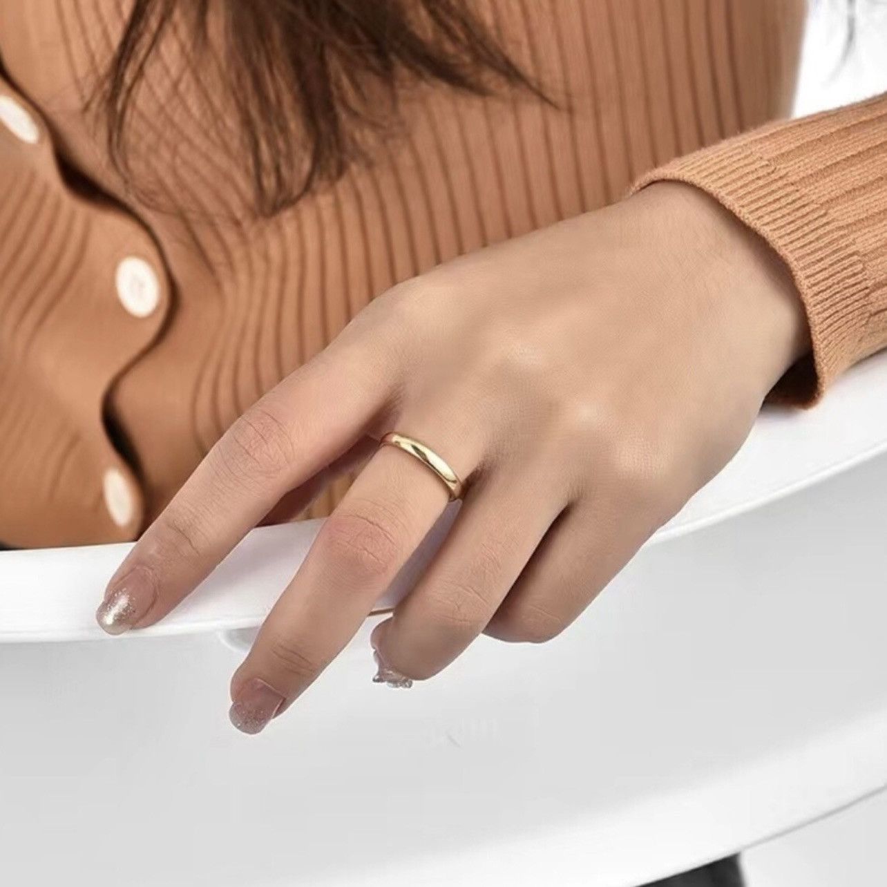 Jewelry Ladies 18kt solid yellow gold 4mm classic dome band NWT 8 Size ONE SIZE - 2 Thumbnail