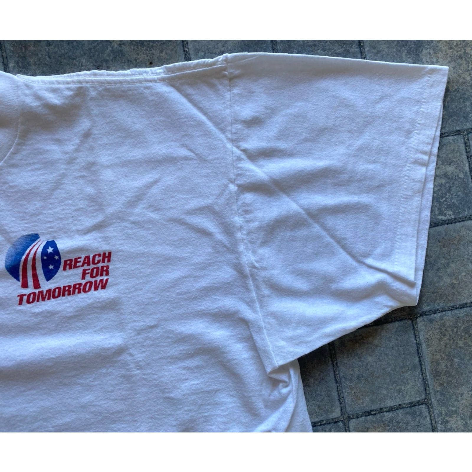 Delta VINTAGE Delta T-Shirt Mens XL White Reach For Tomorrow United States Made In USA Single Stitch Shirt Size US XL / EU 56 / 4 - 5 Thumbnail