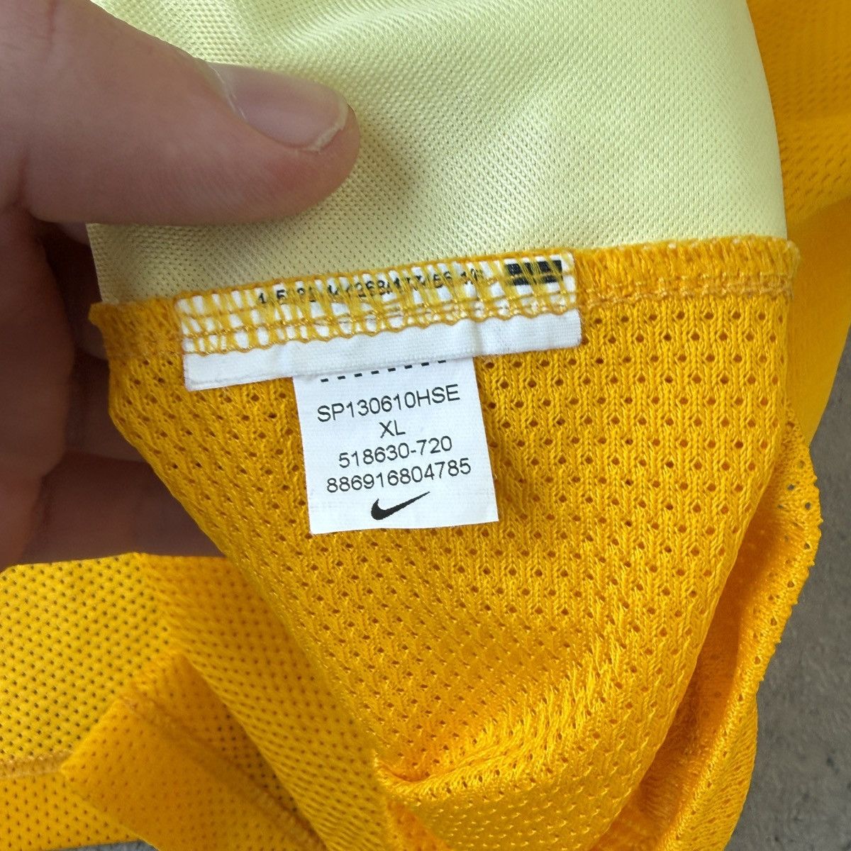 Nike Vintage 2012-2013 FC Barcelona Away Jersey / Nike Qatar Size US XL / EU 56 / 4 - 5 Thumbnail