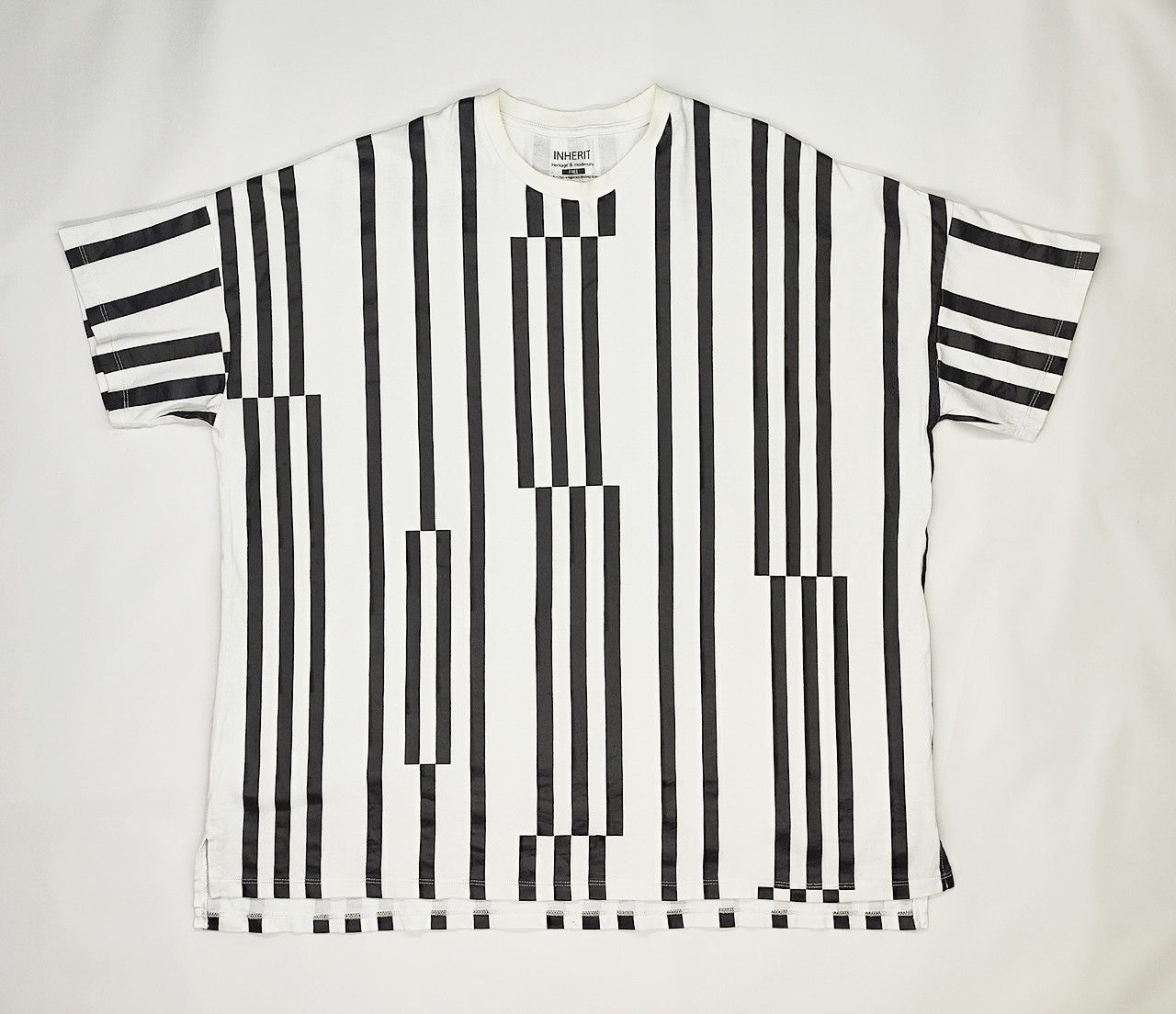 INHERIT white black stripes free size tshirt