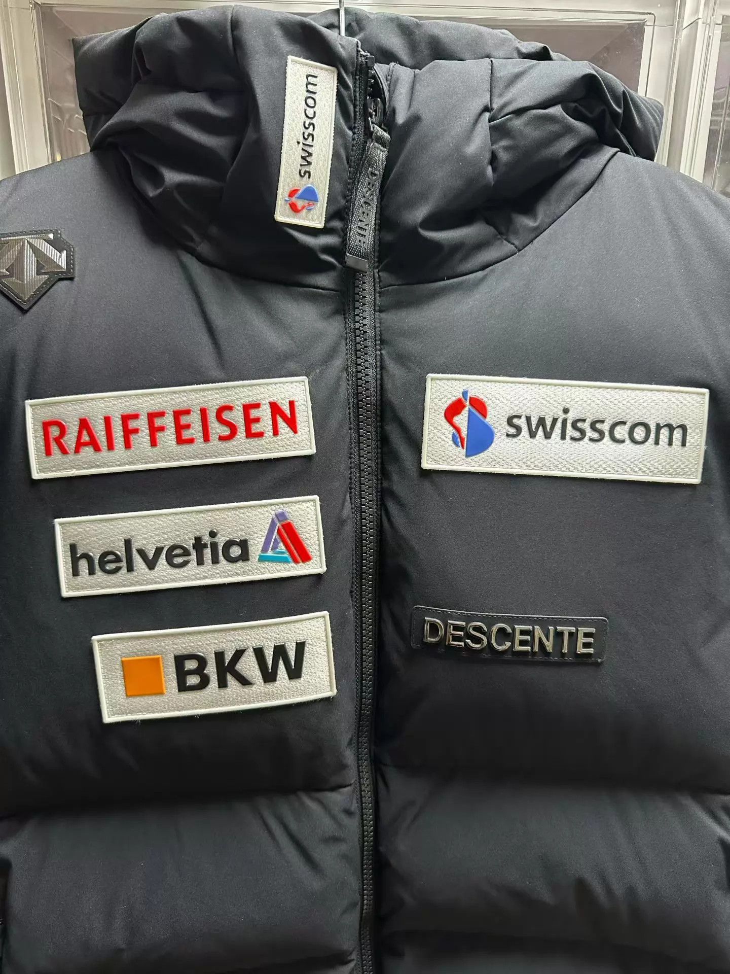 Descente DESCENTE Down Vest L Size Like New Size US L / EU 52-54 / 3 - 2 Thumbnail