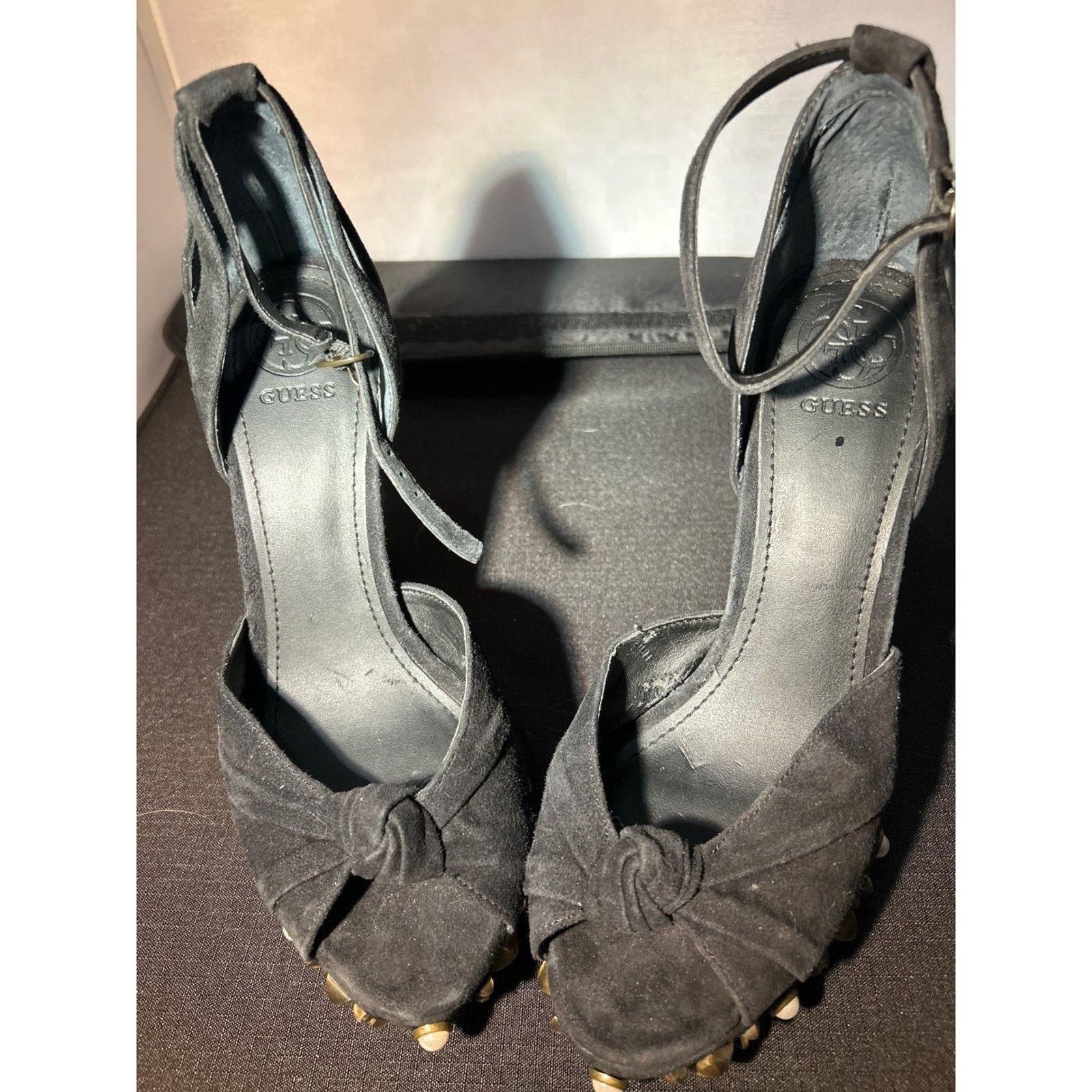 Guess Guess Black Suede Studded Platform Heels Knot Peep Toe 8M Size US 8 / IT 38 - 6 Thumbnail