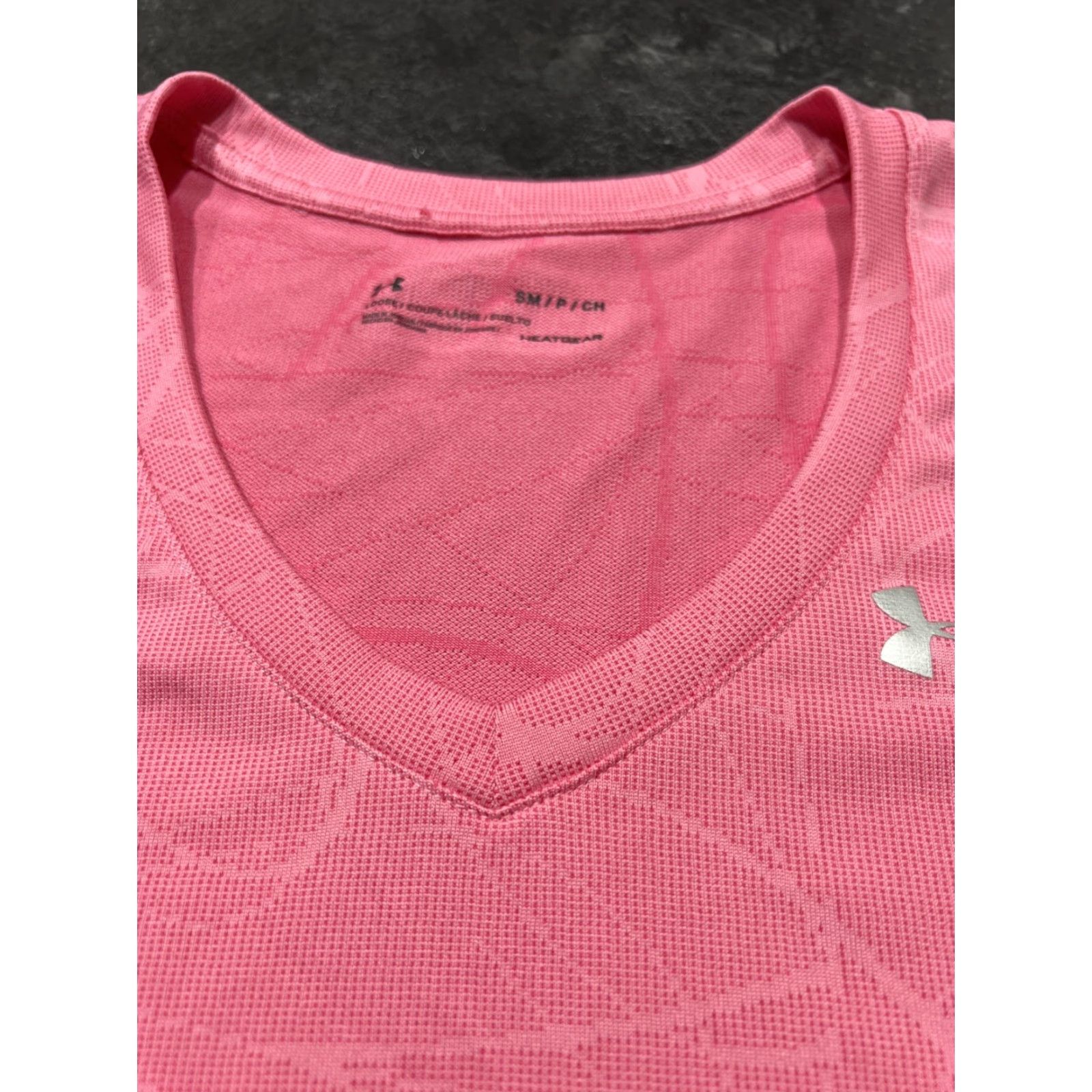 Under Armour Under Armour T-Shirt Women's V-Neck Short Sleeve Pink Size Small Adult Small Regular Fit Moisture Wicking Sports Shirt Size S / US 4 / IT 40 - 4 Thumbnail