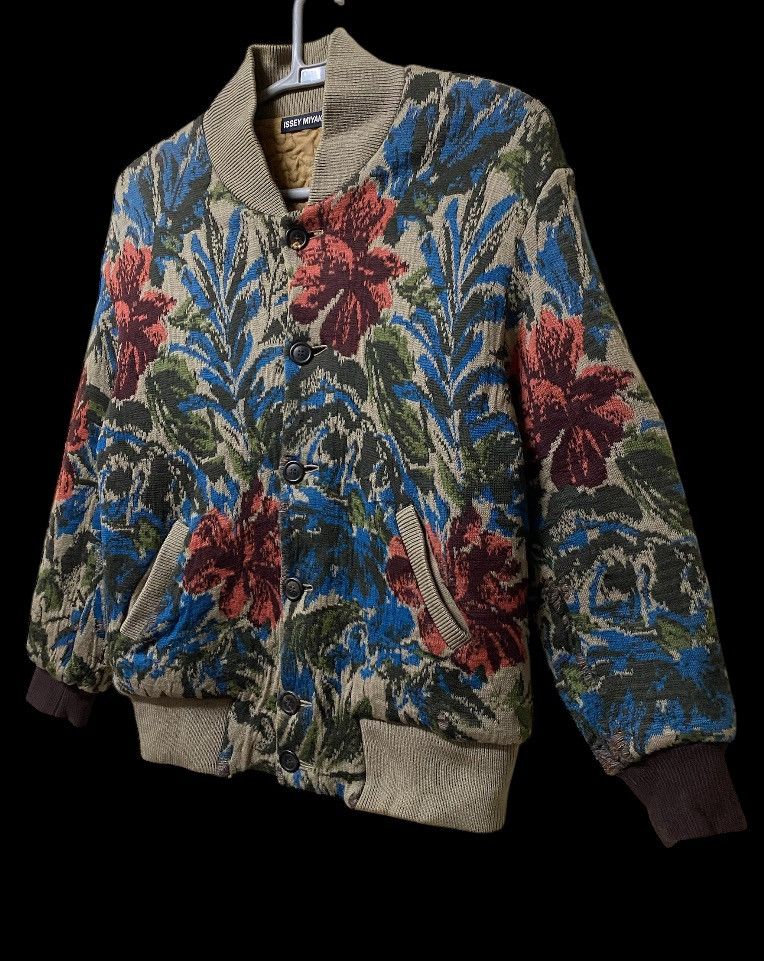 Issey Miyake 80s Masterpiece issey miyake bomber floral Size US M / EU 48-50 / 2 - 3 Thumbnail
