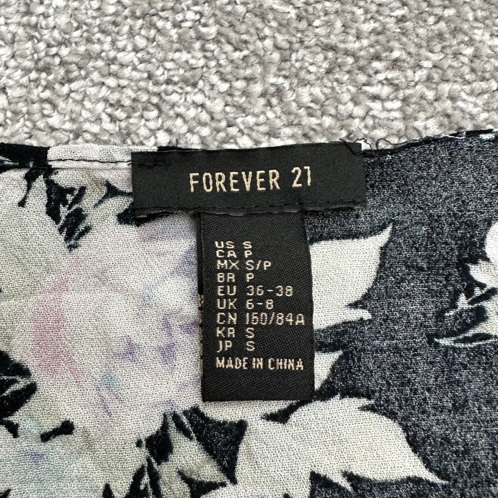 Forever 21 FOREVER 21 Cover Up Top Womens Small Black Floral Tie Front Short Sleeve Casual Size S / US 4 / IT 40 - 5 Thumbnail
