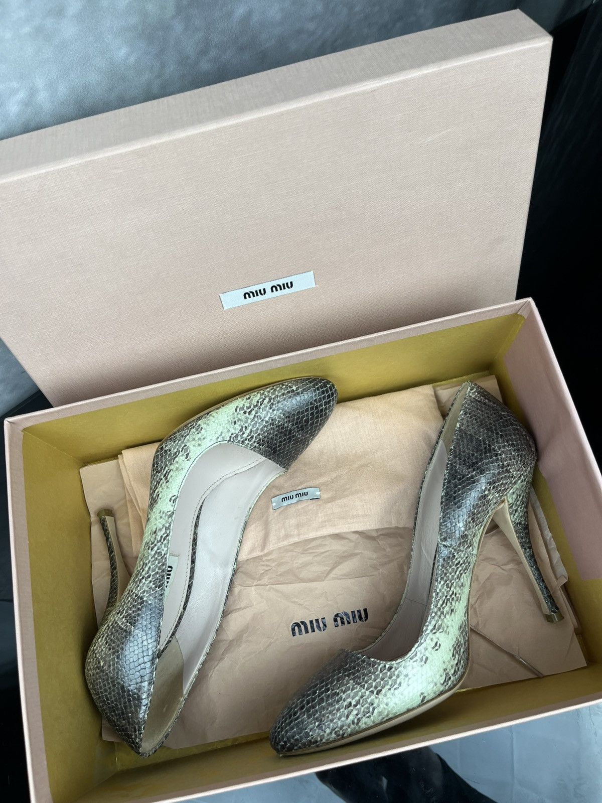 Miu Miu MIU MIU Snakeskin Ayers Pointed Toe Pumps Agave Green EU 37 Size US 7 / IT 37 - 2 Thumbnail