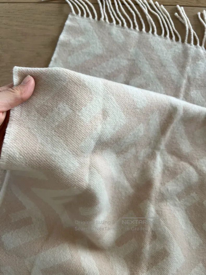 Fendi Fendi size 170*45cm Nude cashmere fringed scarf Size ONE SIZE - 5 Thumbnail