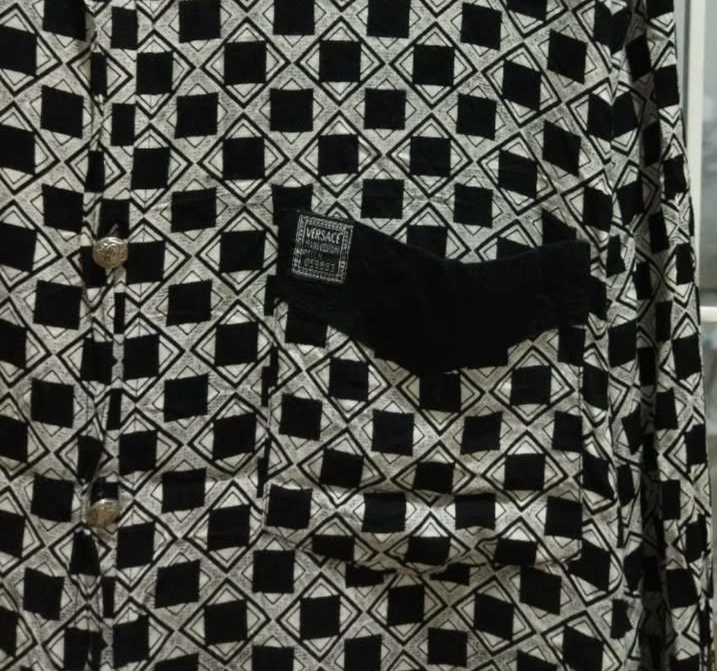Versace × Versace Jeans Couture × Vintage Vintage Versace Jeans Patern Shirt Size US M / EU 48-50 / 2 - 3 Thumbnail