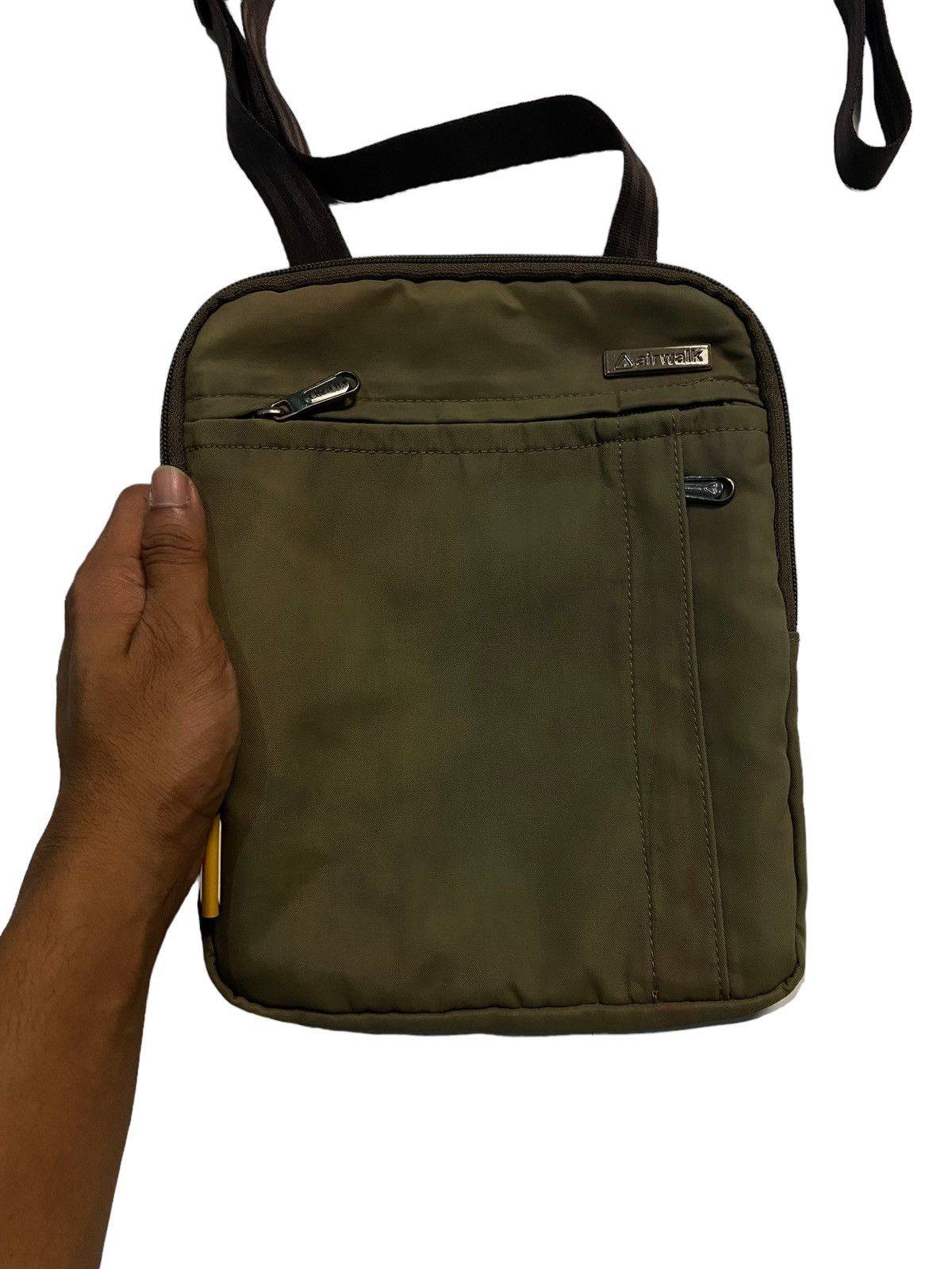Airwalk × Vintage 🔥HOT ITEM🔥 AIRWALK sling bag excellent condition Size ONE SIZE - 2 Thumbnail