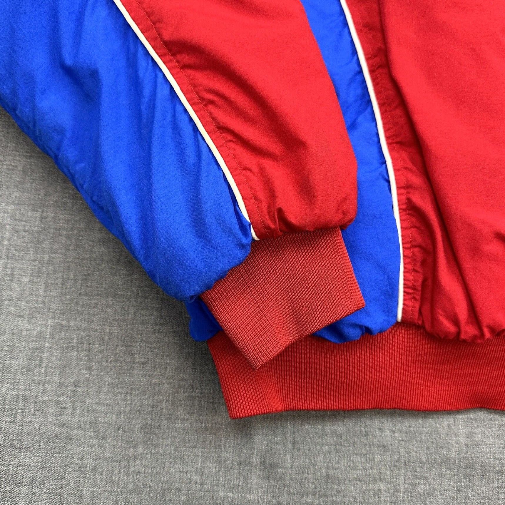 Budweiser VINTAGE Budweiser NASCAR Jacket Mens L Red Bomber Insulated Nylon Zip 80s USA Crew Neck Stand-Up Pockets Quilted Logo Outdoor Racing Classic Men Size US L / EU 52-54 / 3 - 3 Thumbnail