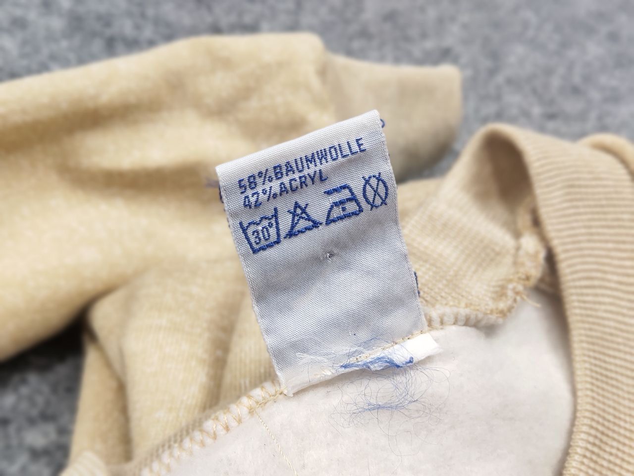 Vintage Vintage University of Toronto Crew Check Sweatshirt Y2K Size US L / EU 52-54 / 3 - 13 Thumbnail