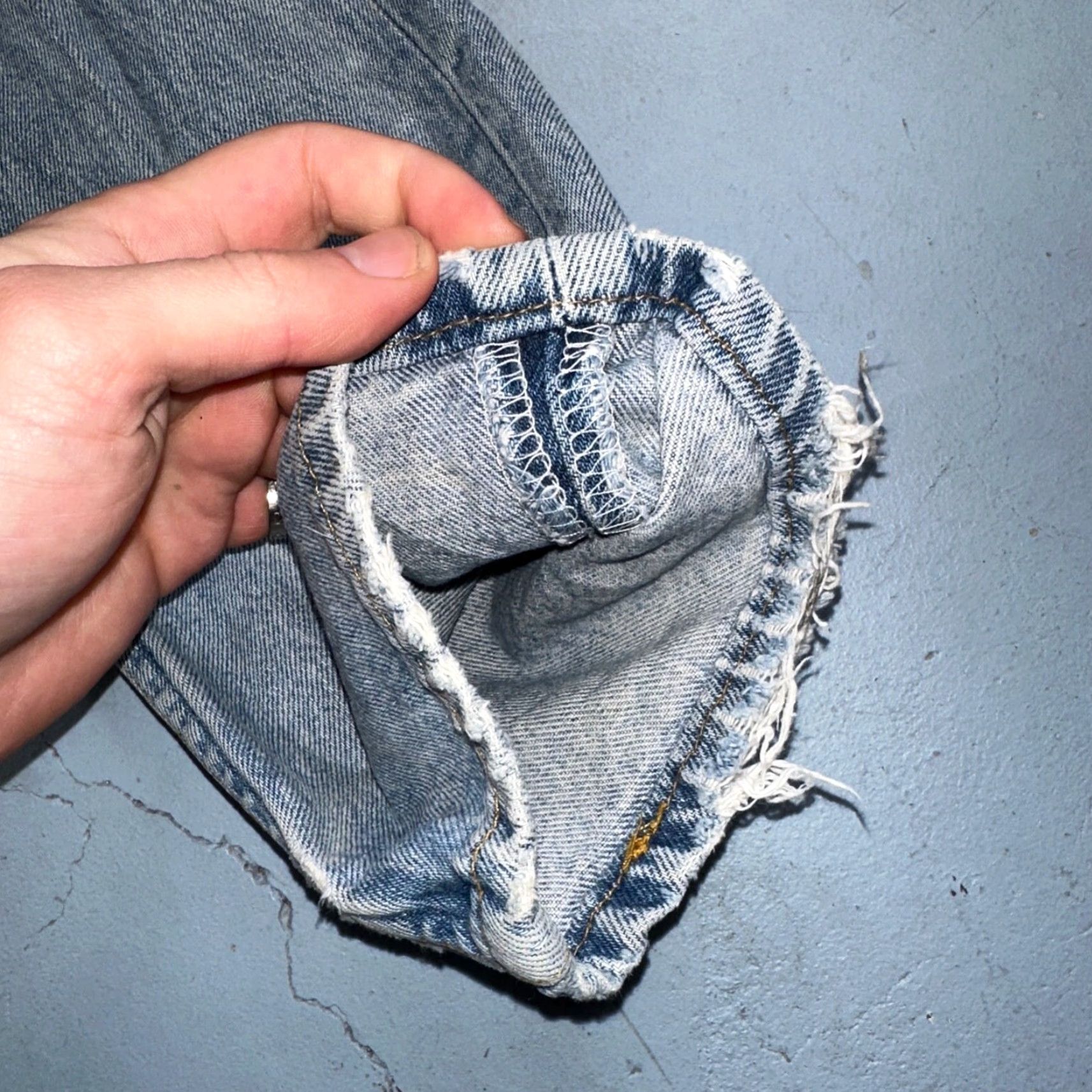 Levi's VINTAGE Levi's 501 Jeans 27x32 90s Light Blue Denim Straight Men's Regular 90s Theme 90s Levi'S 501 Series Jeans Men Size US 27 - 4 Thumbnail