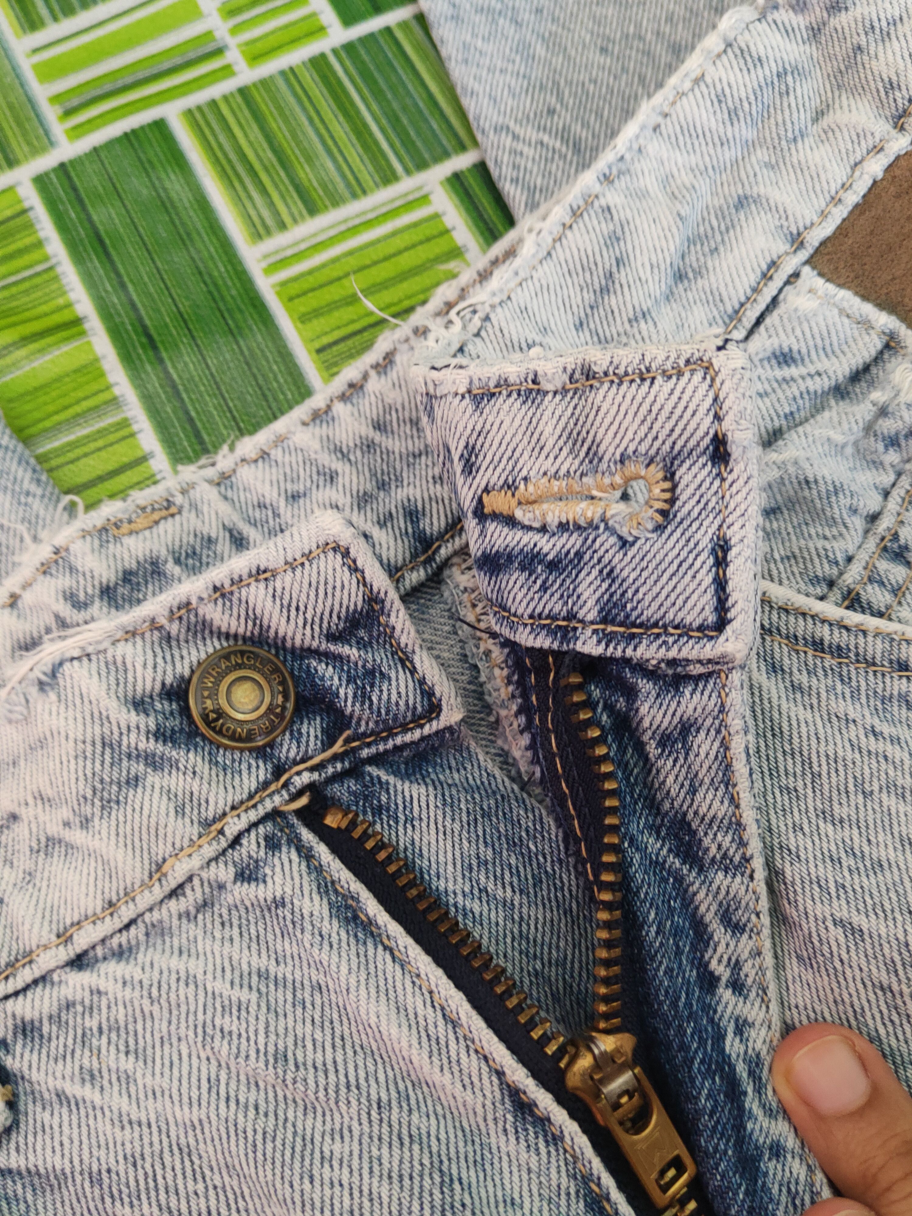 Vintage Wrangler Blue Faded Distressed Ripped Jeans #S1664 Size US 30 / EU 46 - 14 Thumbnail