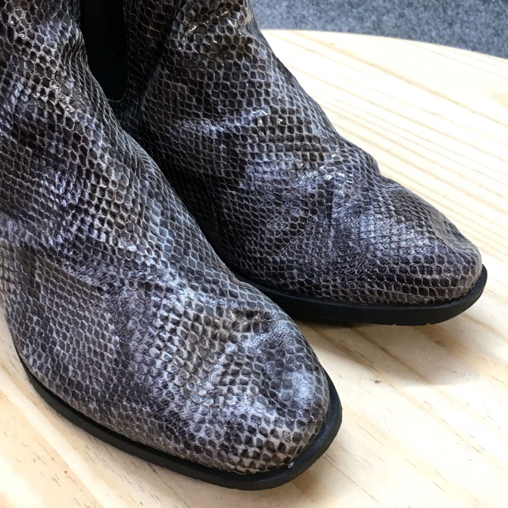 Kenneth Cole Kenneth Cole Reaction Boots Womens 8.5 Salt Chelsea Ankle Gray Faux Leather Size US 9 / IT 39 - 6 Thumbnail