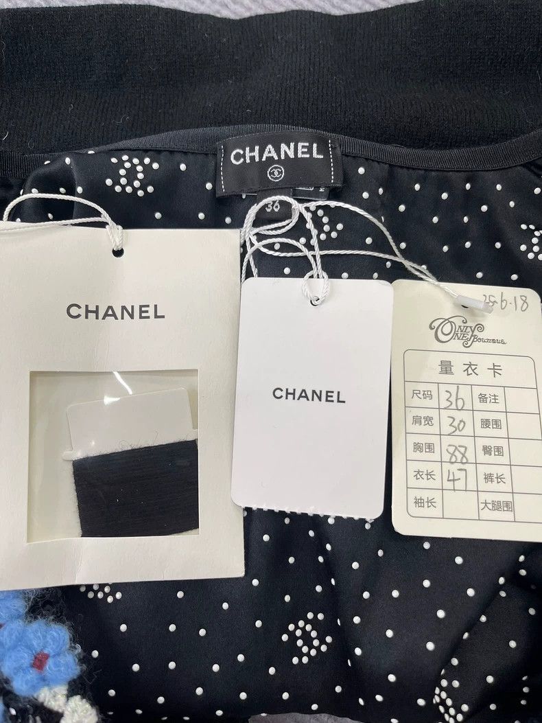 Chanel Chanel 24B blue flower sequin cashmere vest Size XS / US 0-2 / IT 36-38 - 4 Thumbnail