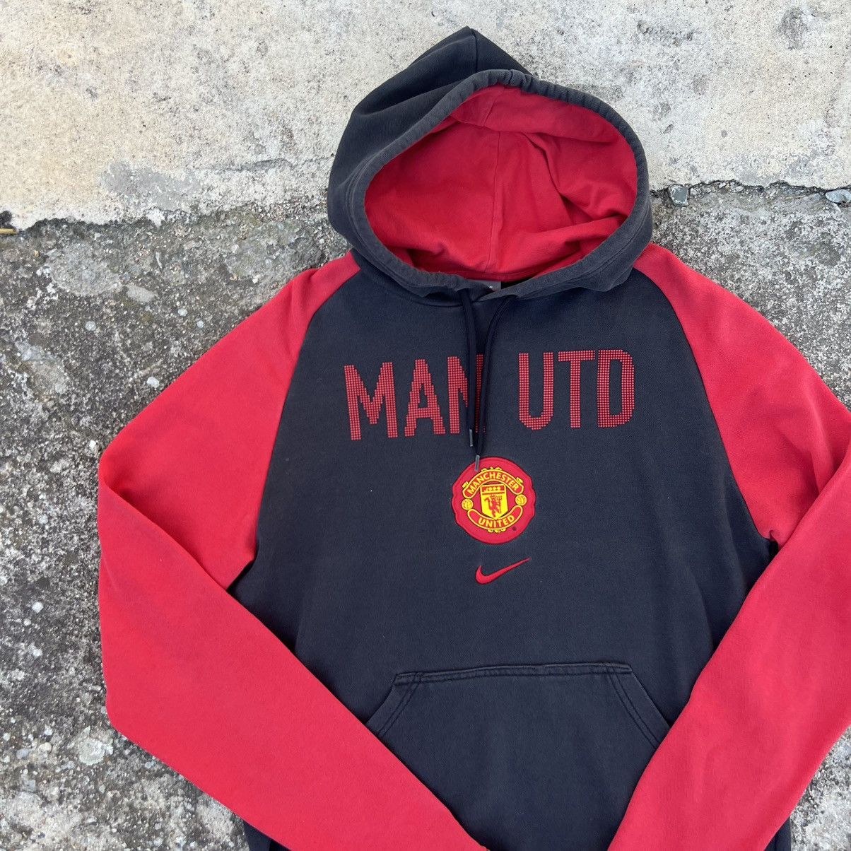 Nike × Vintage Vintage 2000s Nike Manchester United Embroidered Hoodie Rare Size US M / EU 48-50 / 2 - 3 Thumbnail