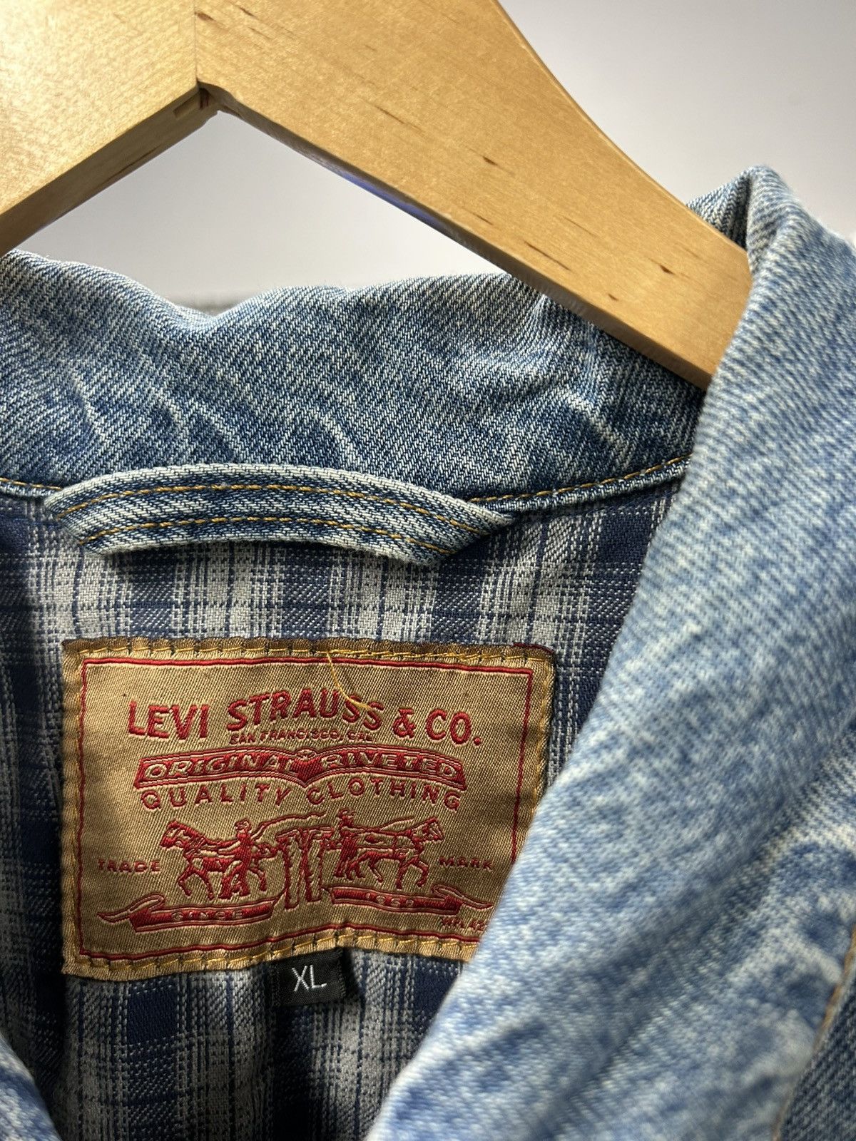 Levi's Vintage 90s Levis denim jacket medium wash Size US XL / EU 56 / 4 - 3 Thumbnail