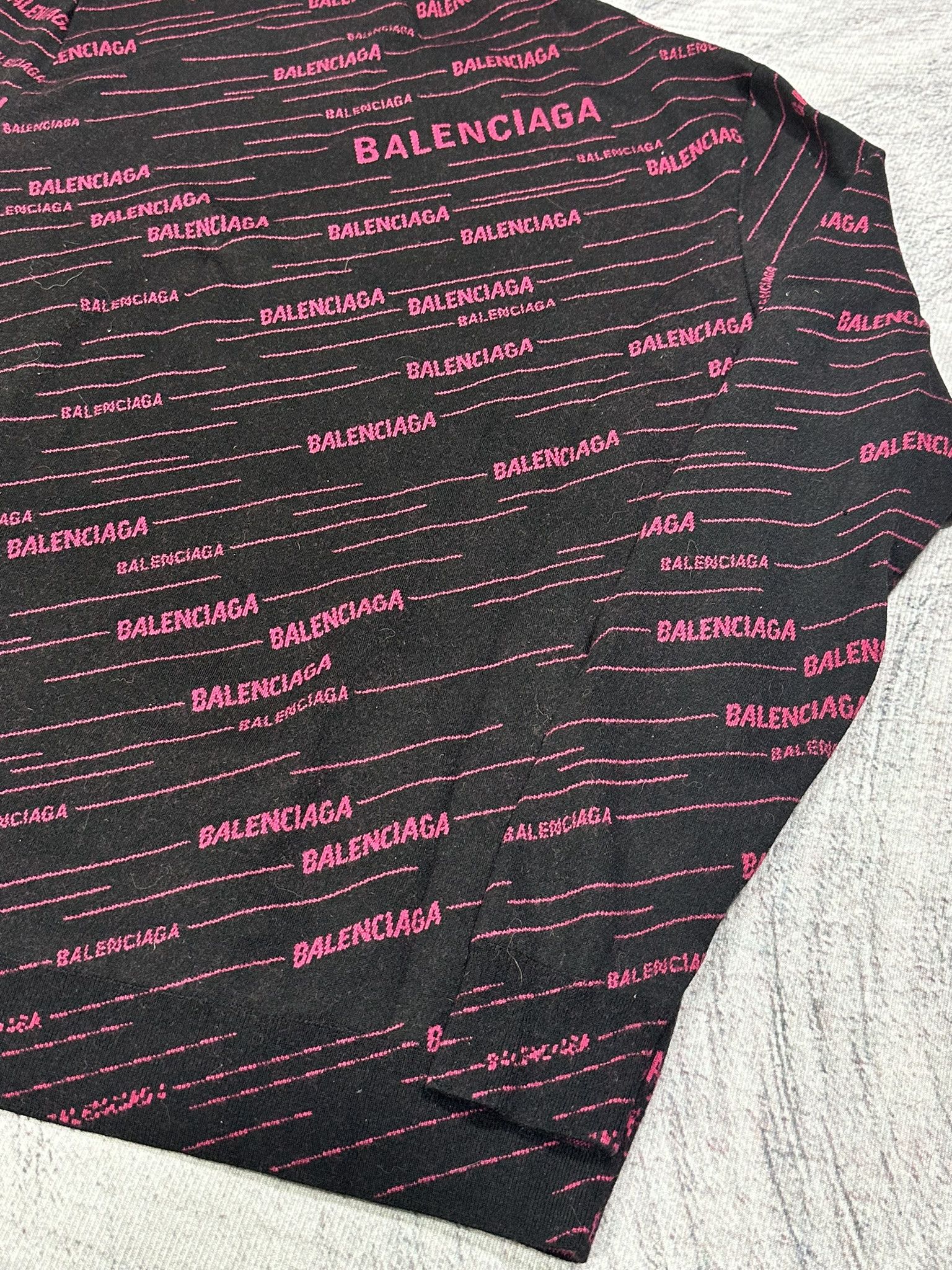 Balenciaga Balenciaga Sweater Diagonal Allover Logo Black and Pink Wool Size US S / EU 44-46 / 1 - 10 Thumbnail