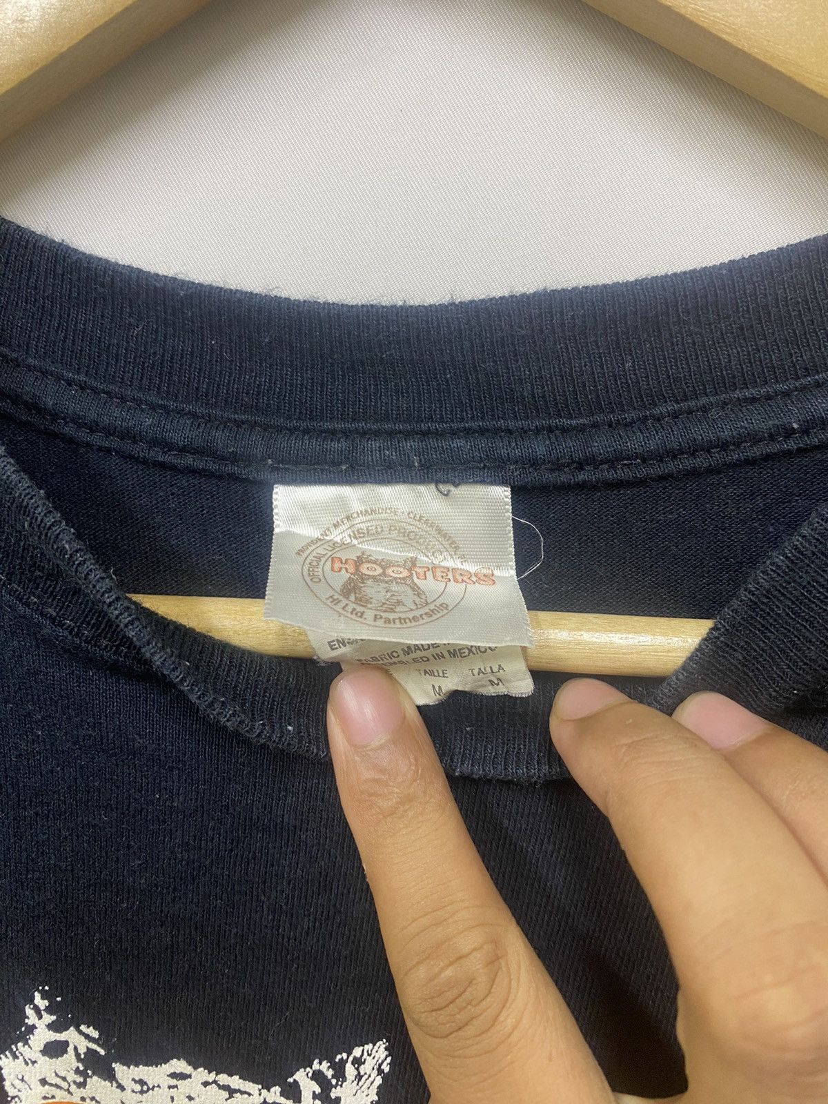 Japanese Brand × Vintage Hooters Casino Hotel Las Vegas Size US M / EU 48-50 / 2 - 4 Thumbnail